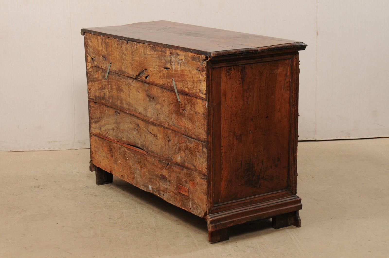 18th Century 4-Drawer Commode with Finely Carved Embellishments and Trimmings For Sale 6
