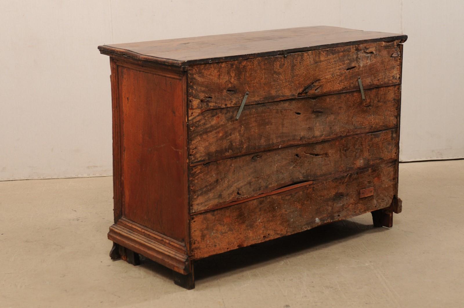18th Century 4-Drawer Commode with Finely Carved Embellishments and Trimmings For Sale 7