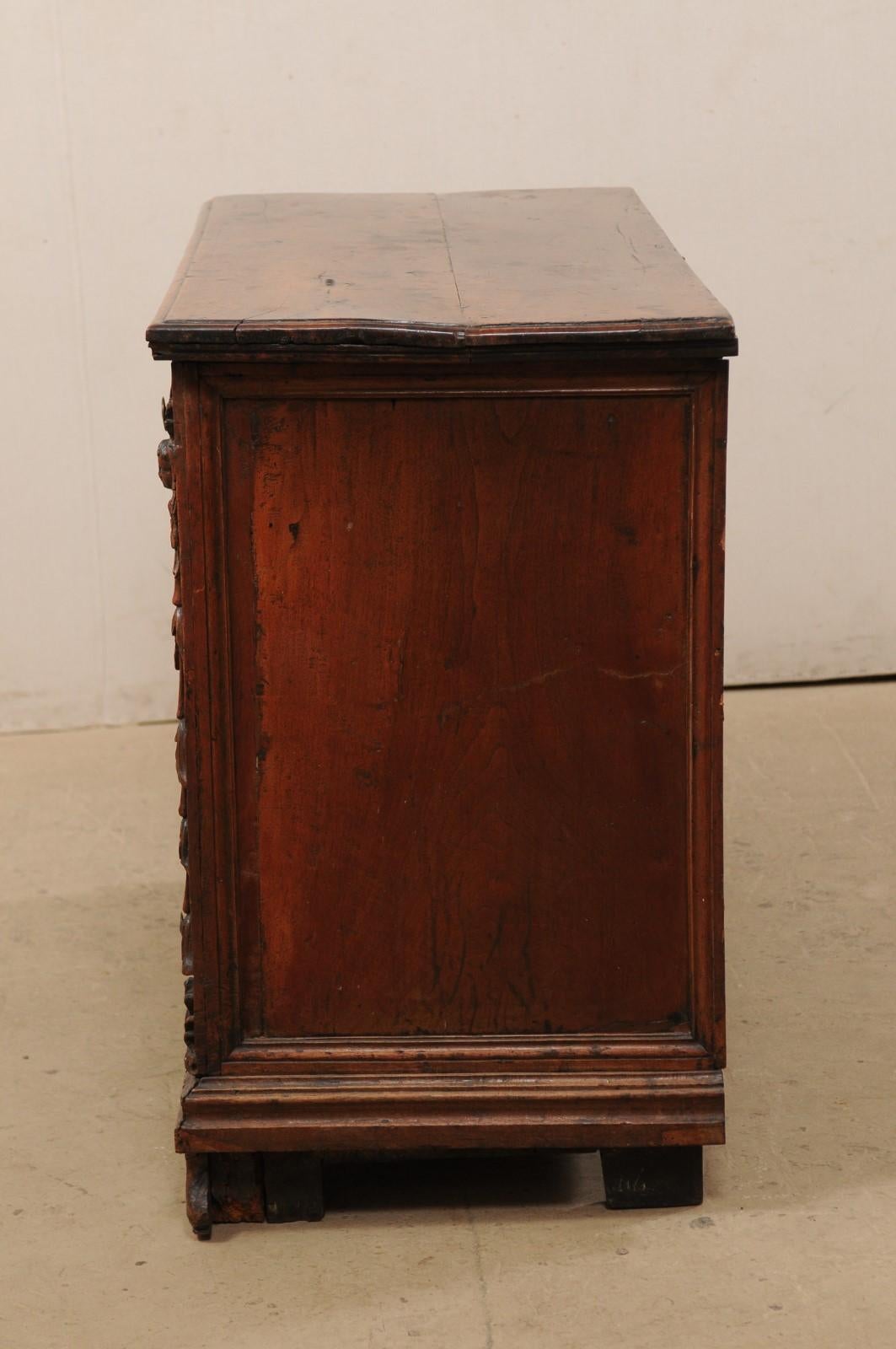 18th Century 4-Drawer Commode with Finely Carved Embellishments and Trimmings For Sale 8