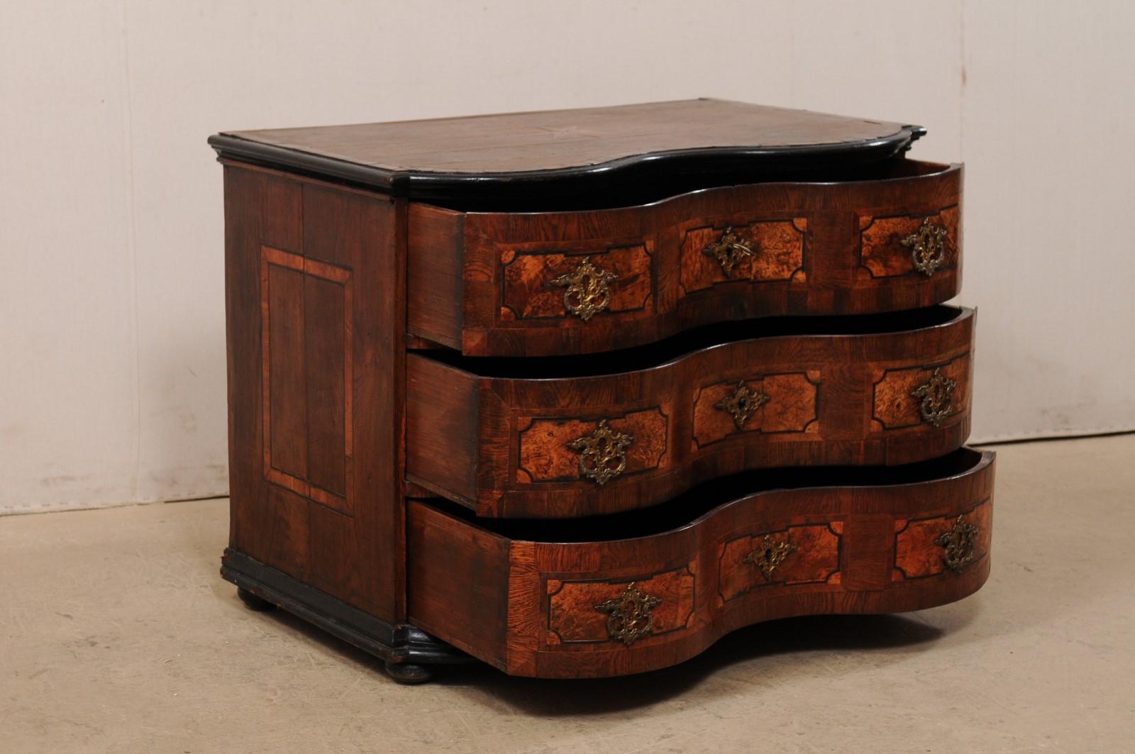 18th Century Italian Curvy Serpentine Chest with Exceptional Marquetry and Inlay For Sale 2