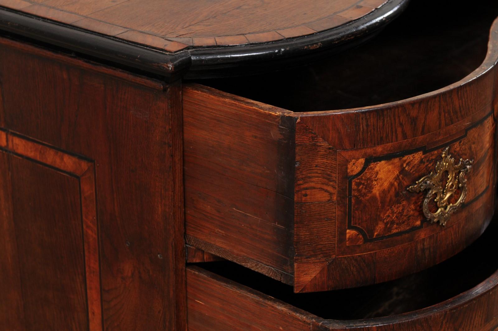 18th Century Italian Curvy Serpentine Chest with Exceptional Marquetry and Inlay For Sale 3