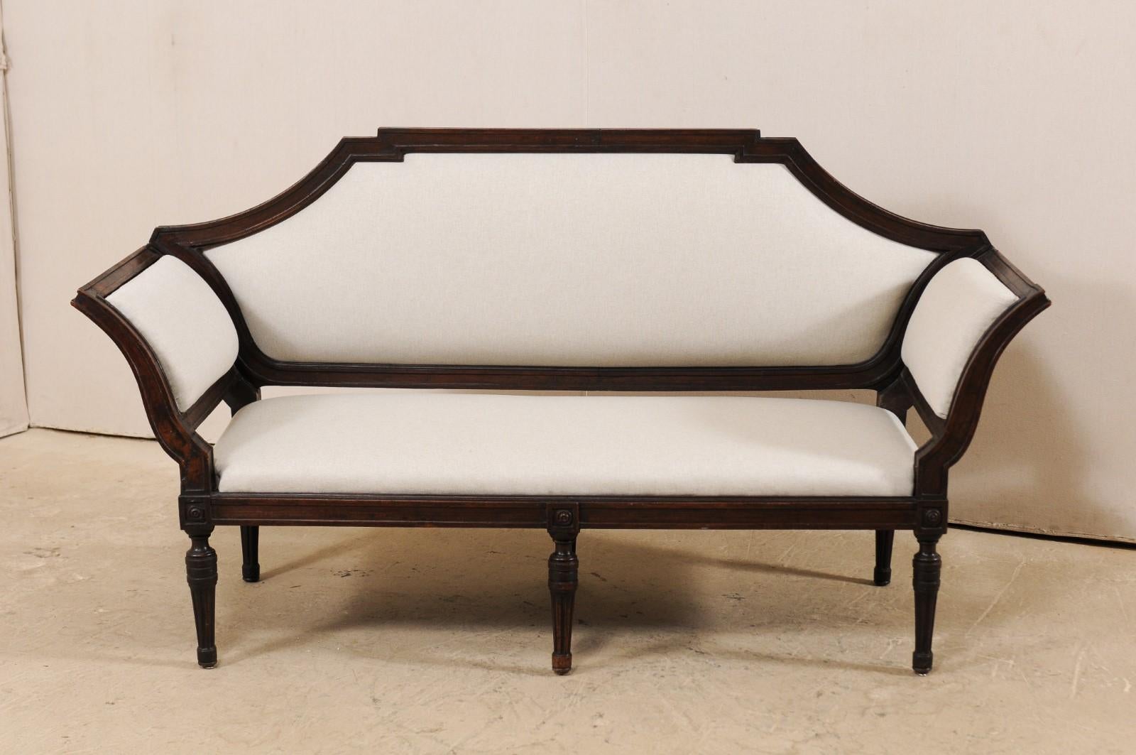 Italienisches venezianisches Sofa aus dem 18. Jahrhundert mit abnehmbarer Rückenlehne, umwandelt in eine Bank (Leinen) im Angebot
