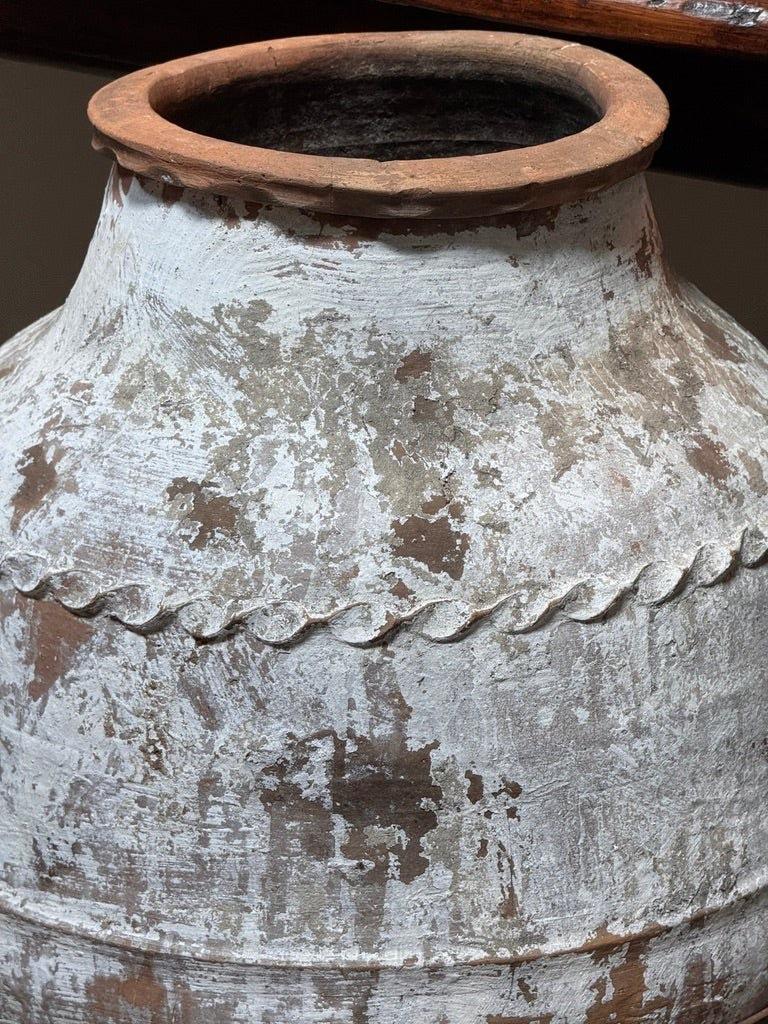 An 18th century Anatolian terracotta storage jar In condizioni buone in vendita a Charlottesville, VA