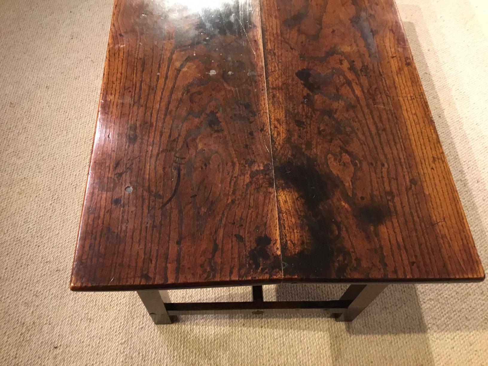 18th Century Antique Elm Coffee Table In Excellent Condition In Darwen, GB