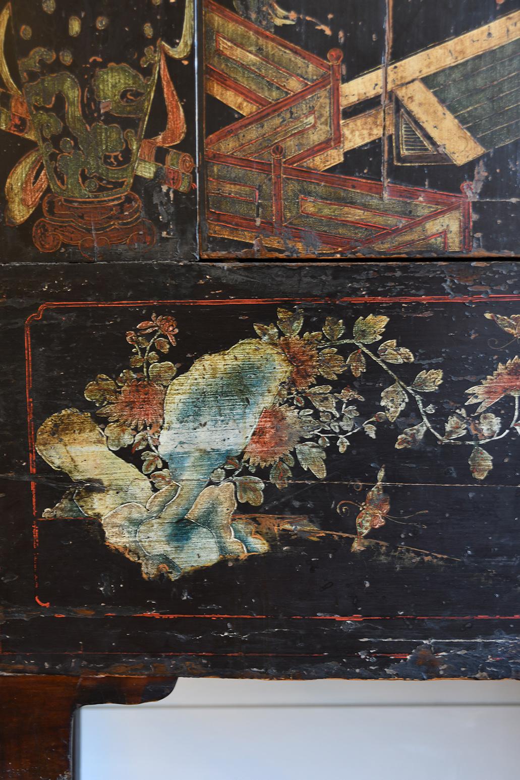 18th Century Black Lacquer Chinese Cabinet 4
