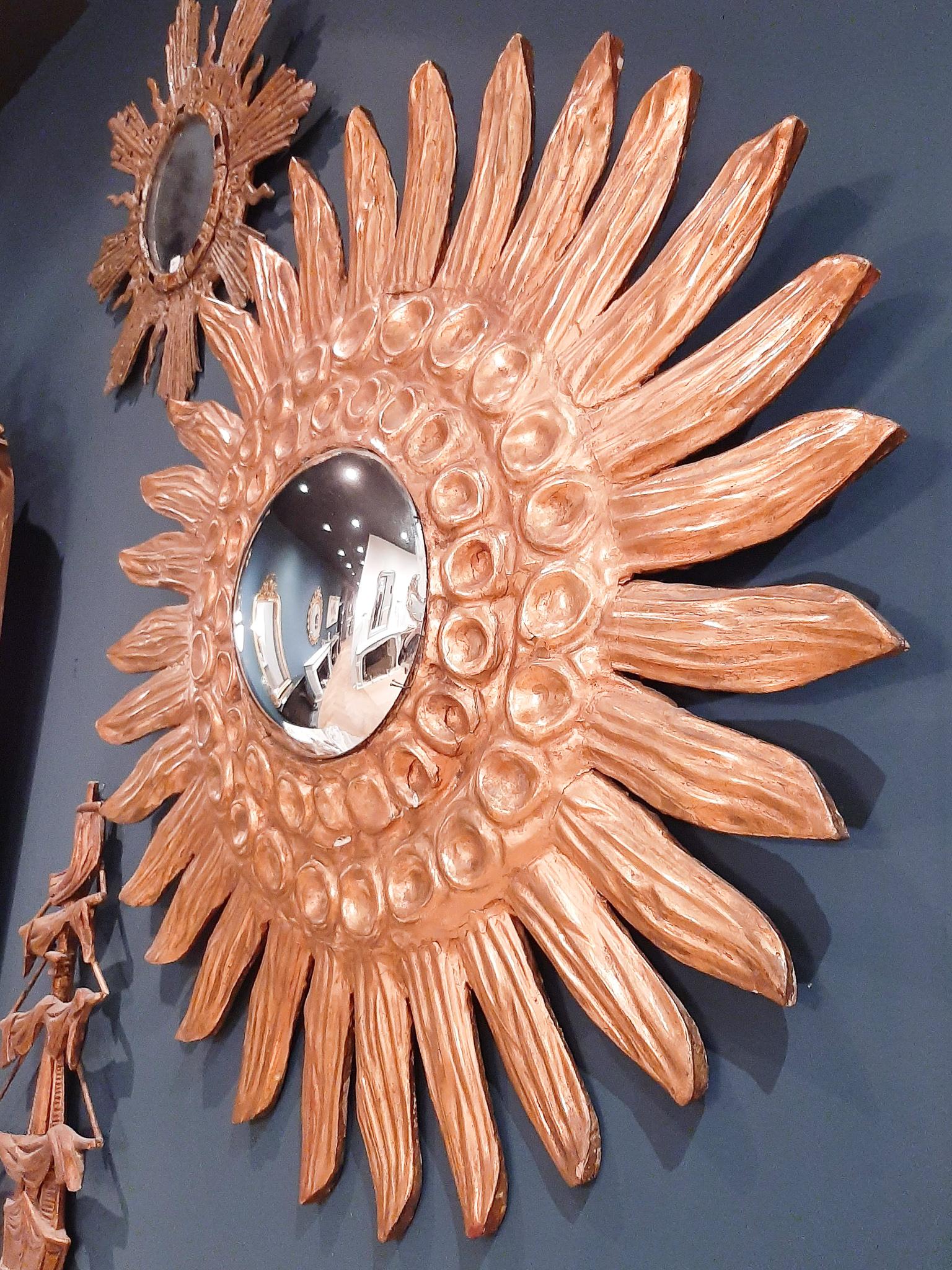 European 18th Century Carved Giltwood Sunburst Convex Mirror