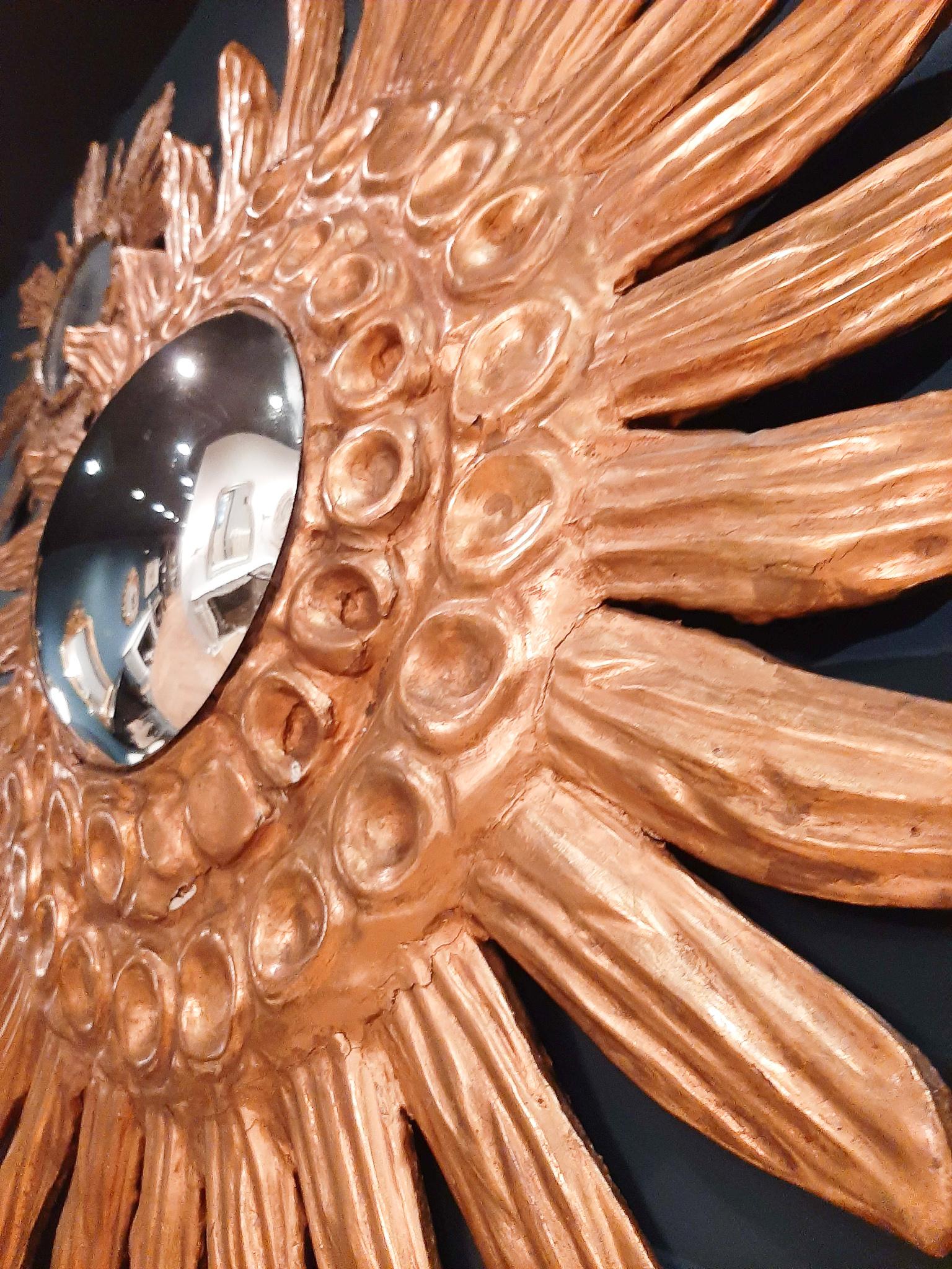 18th Century Carved Giltwood Sunburst Convex Mirror In Good Condition In Baambrugge, NL