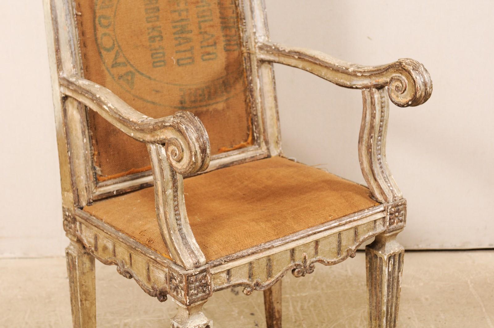 Geschnitzter und gepolsterter Sessel aus Italien, 18. Jahrhundert (18. Jahrhundert und früher) im Angebot