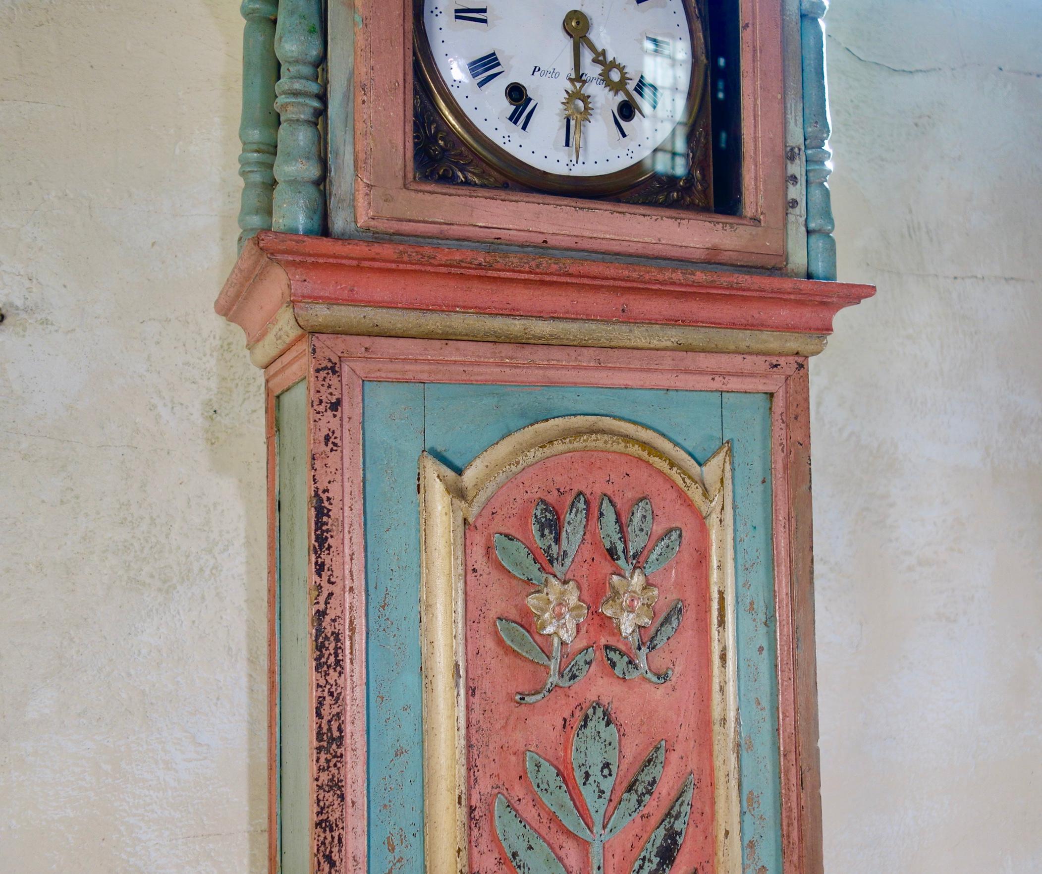 Bunte original bemalte portugiesische Standuhr aus Kastanienholz aus dem 18. Jahrhundert im Angebot 5