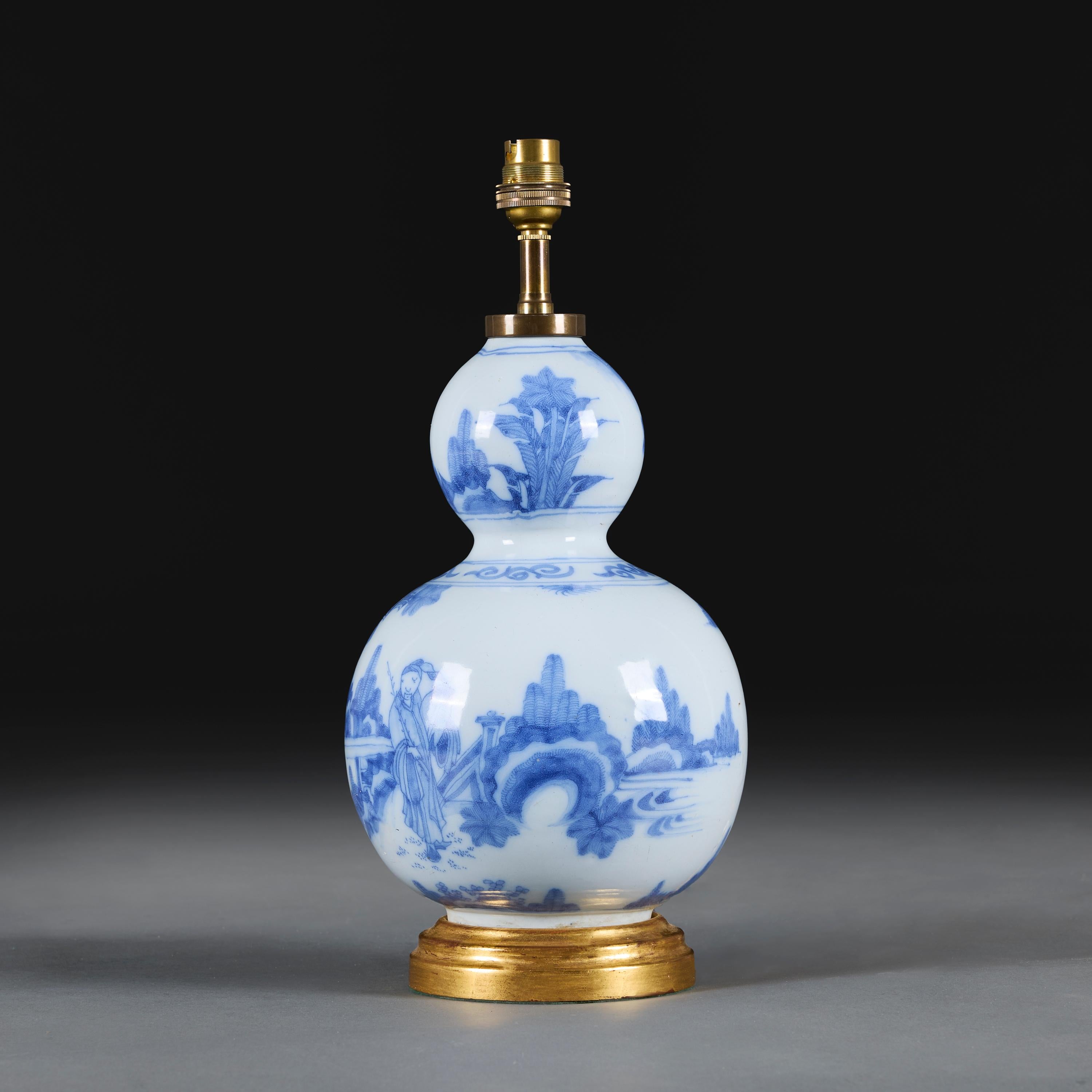An 18th Century Chinese Double Gourd Table Lamp In Good Condition For Sale In London, GB