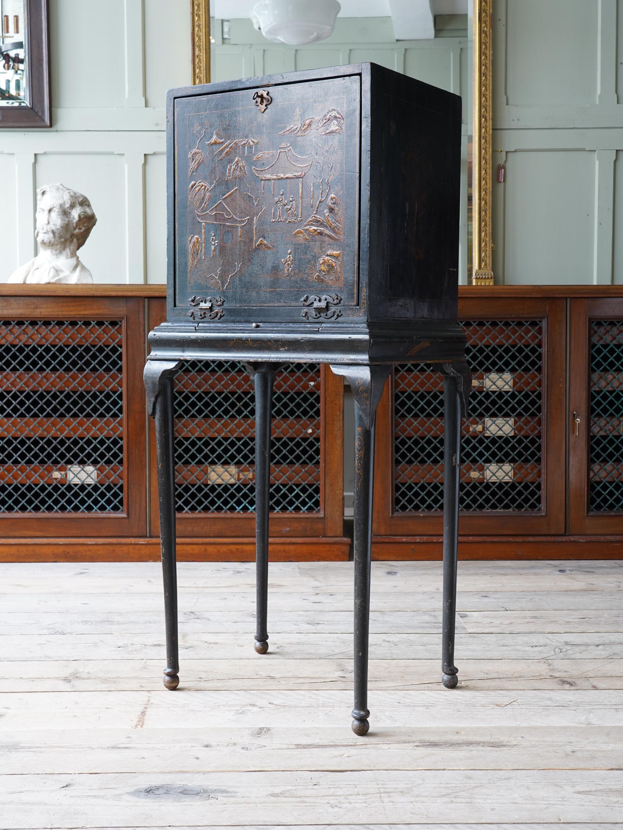 18th Century Chinoiserie Cabinet on Stand 4