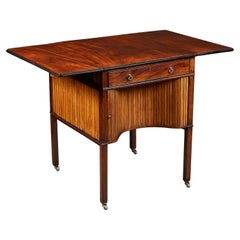 Table de service Chippendale du 18e siècle avec façade en forme de tambour