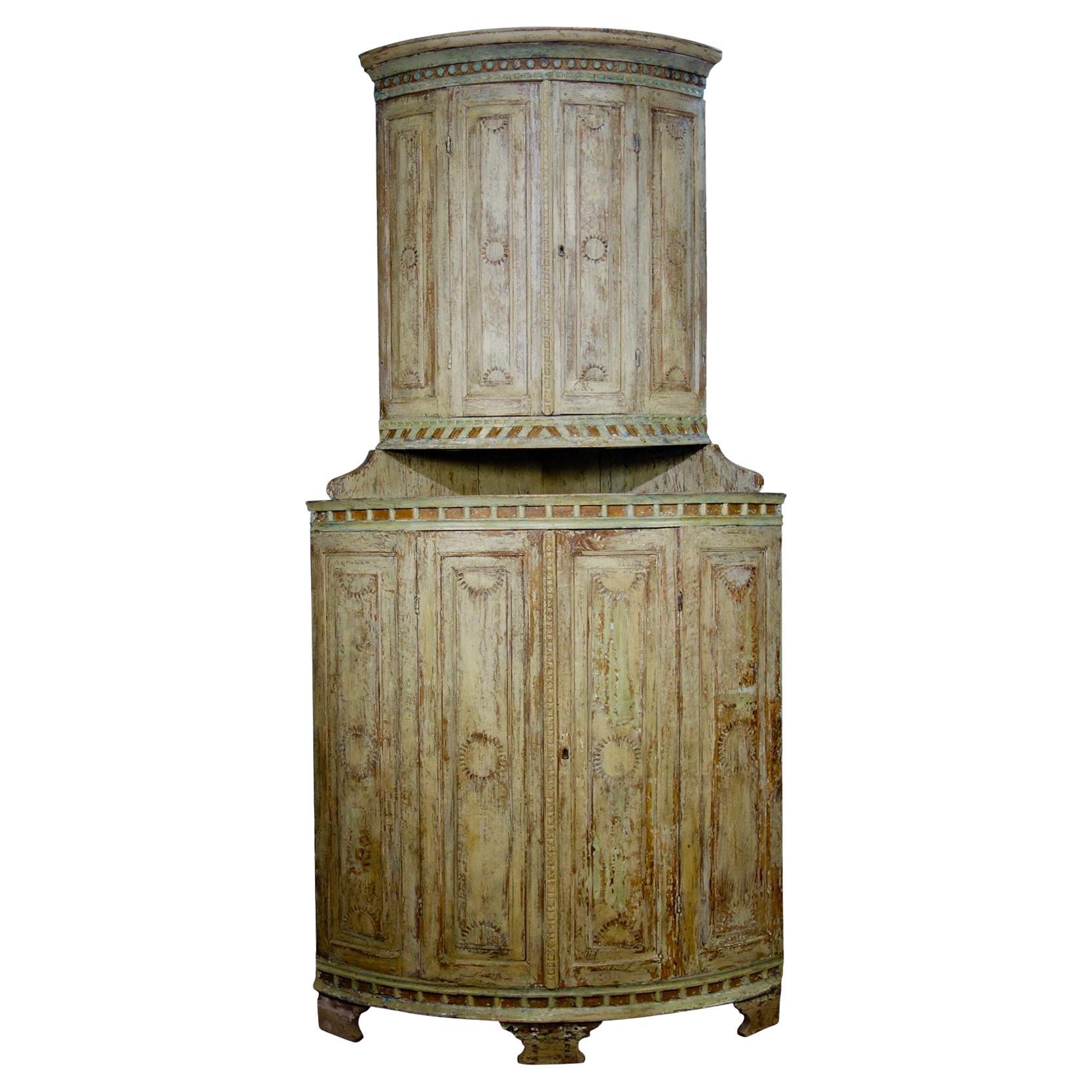 An 18th Century Dry Scraped Swedish Painted Gustavian Corner Cupboard - Cabinet