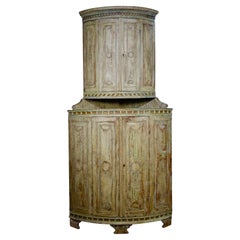 An 18th Century Dry Scraped Swedish Painted Gustavian Corner Cupboard - Cabinet