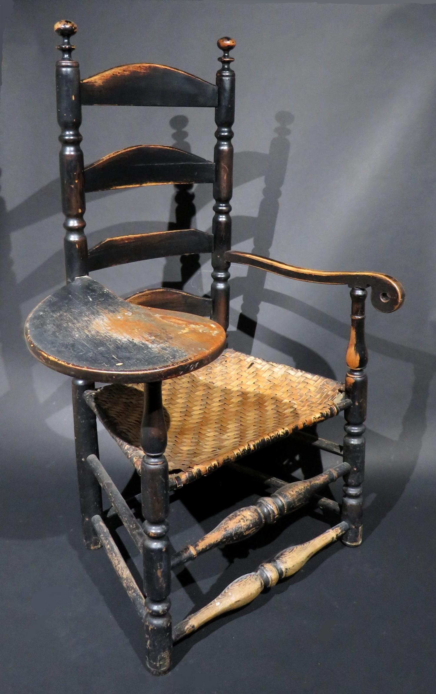 Ein ebonisierter Schreibstuhl mit Leiterrückenlehne aus dem 18. Jahrhundert, Neuengland, um 1750 (Amerikanisch Kolonial) im Angebot