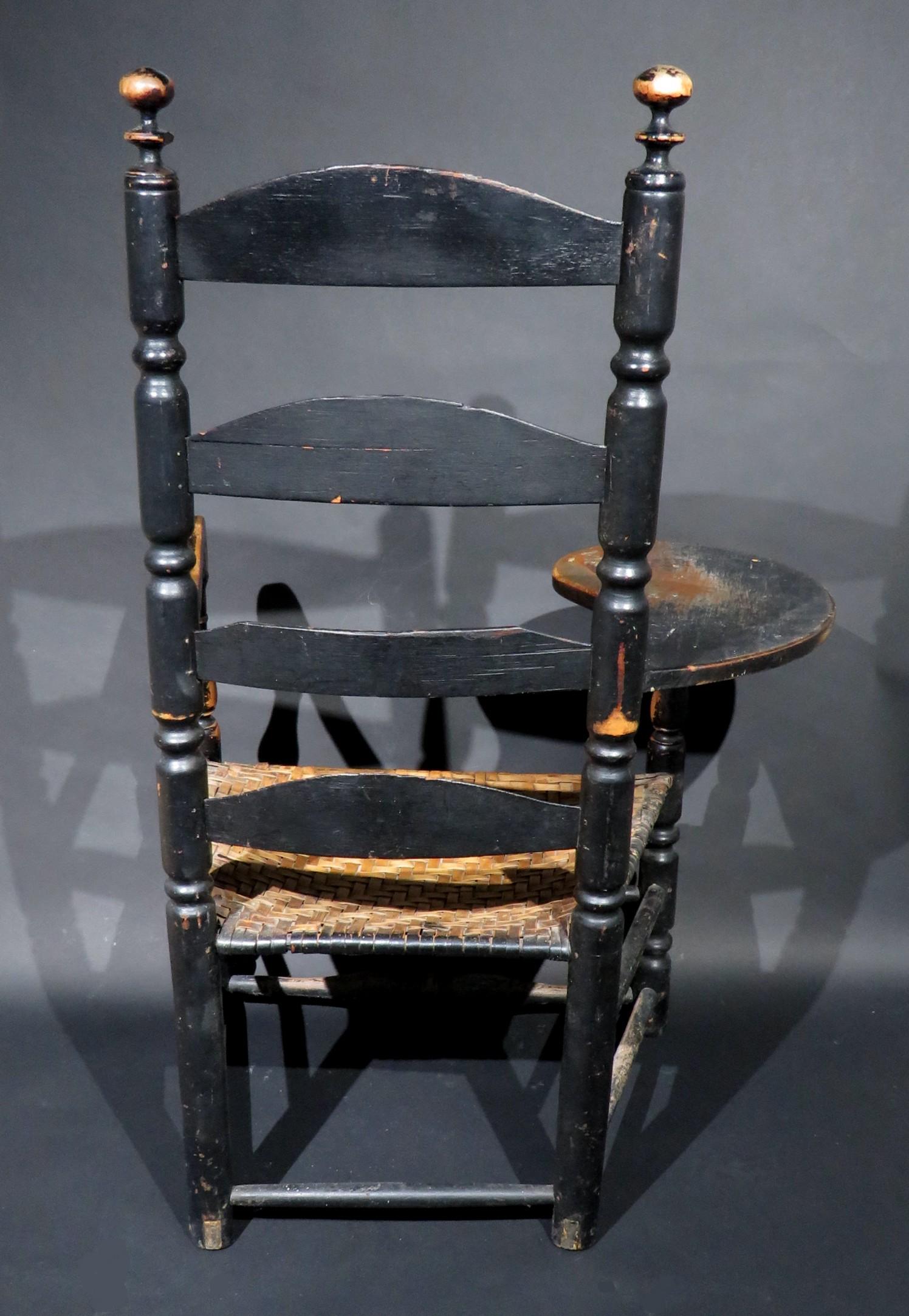 Ein ebonisierter Schreibstuhl mit Leiterrückenlehne aus dem 18. Jahrhundert, Neuengland, um 1750 (amerikanisch) im Angebot