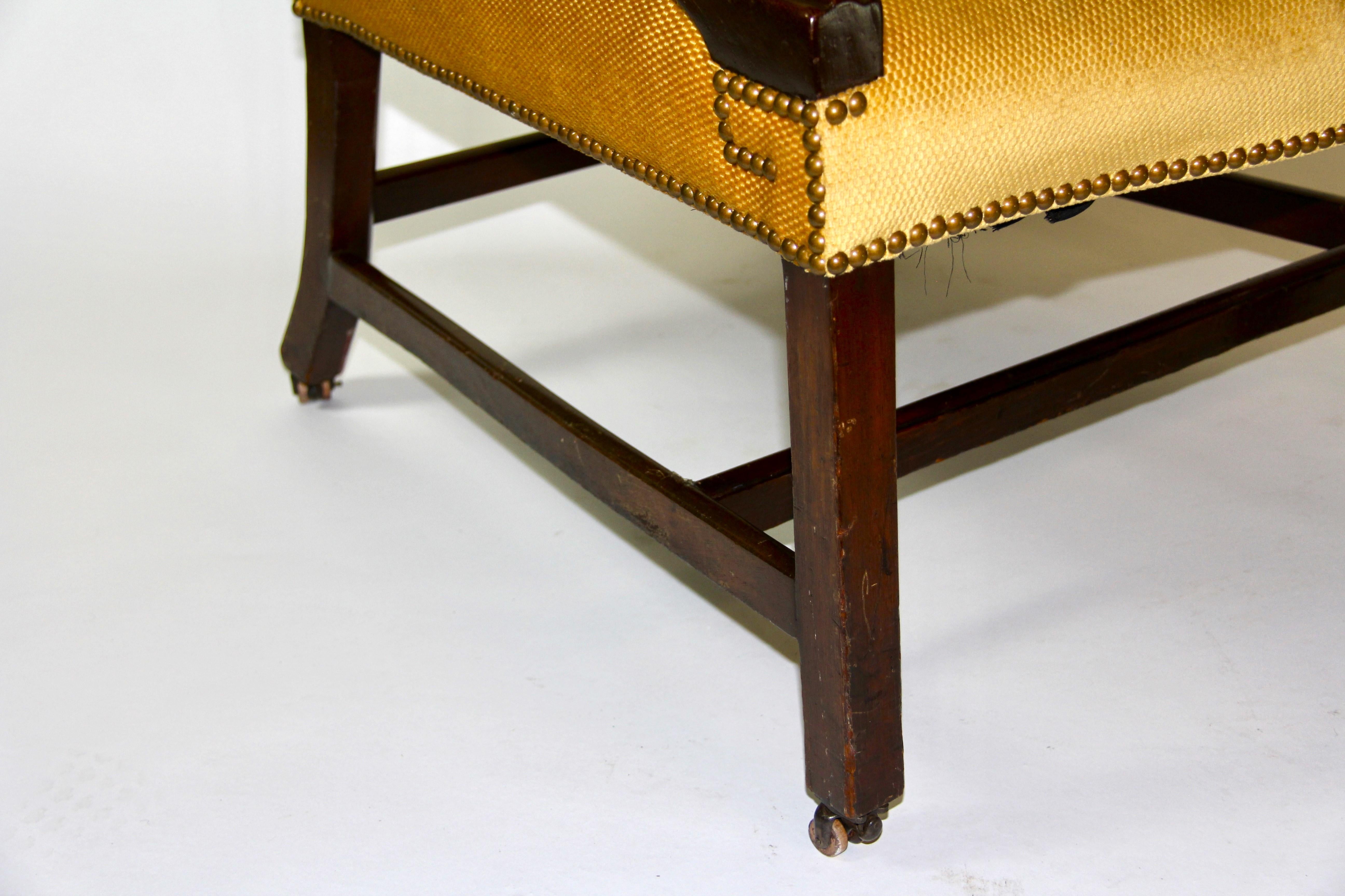 Sculpté à la main Fauteuil ouvert en acajou George III anglais du XVIIIe siècle, sculpté à la main en vente