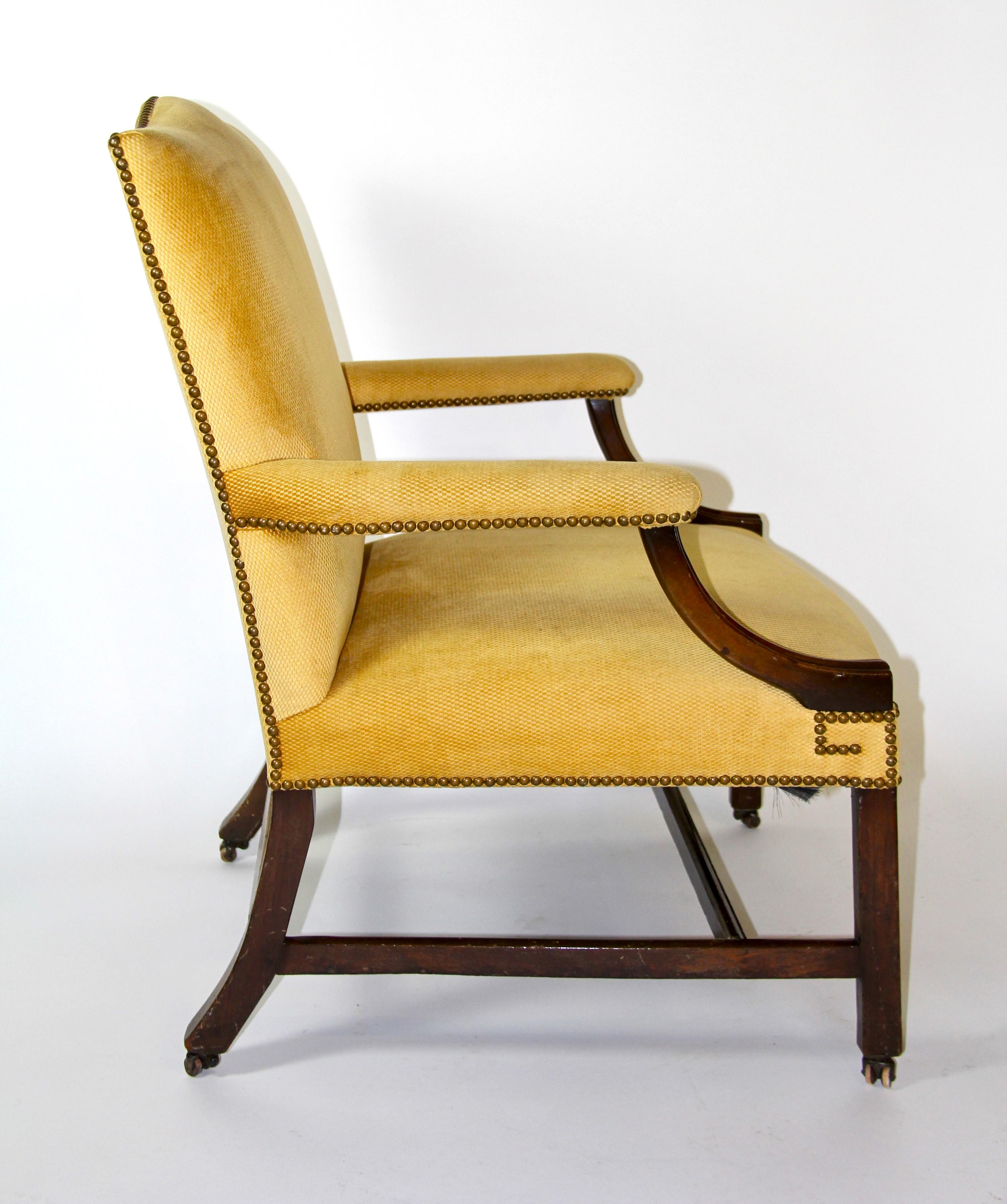 Fauteuil ouvert en acajou George III anglais du XVIIIe siècle, sculpté à la main Bon état - En vente à New York, NY