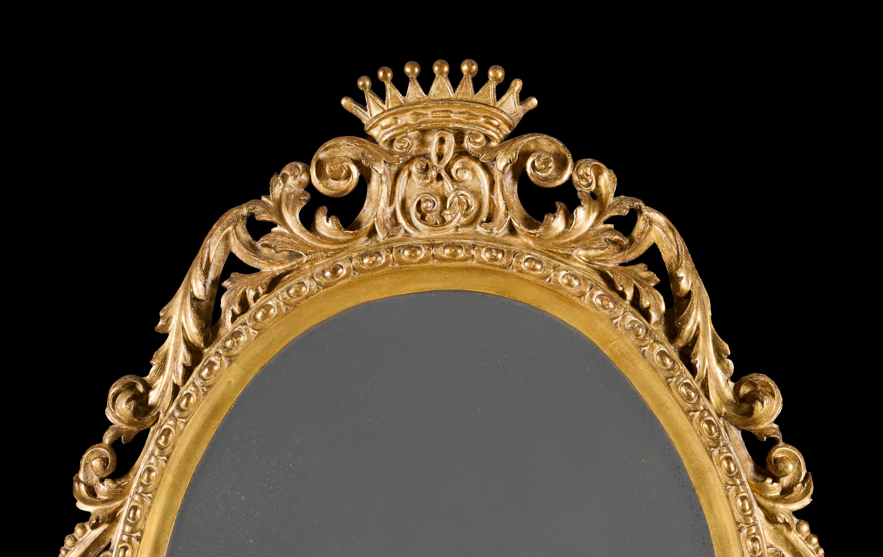 Rococo Miroir en bois doré à coronet du XVIIIe siècle, de style rococo anglais en vente