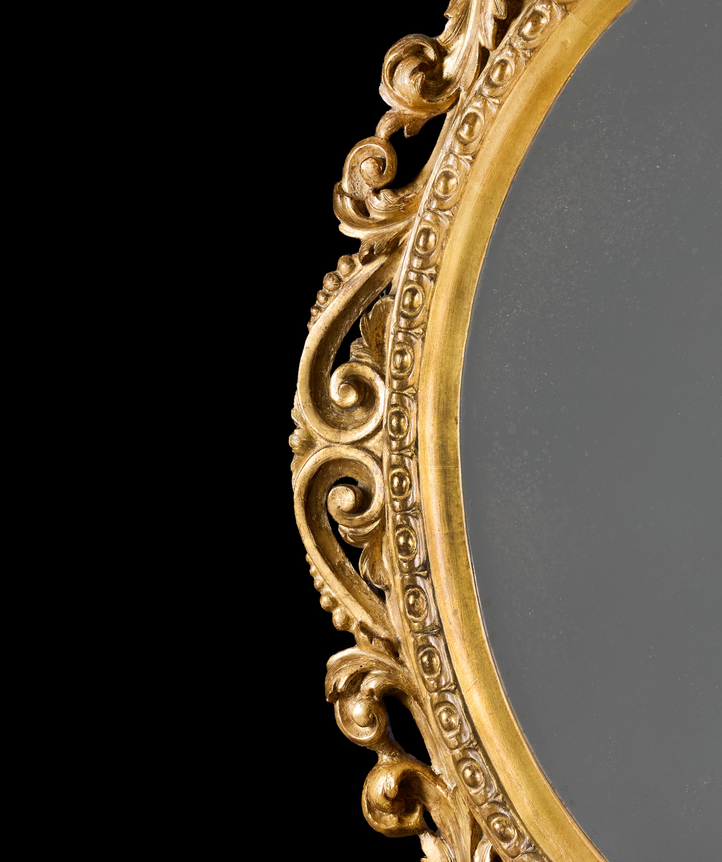 Anglais Miroir en bois doré à coronet du XVIIIe siècle, de style rococo anglais en vente