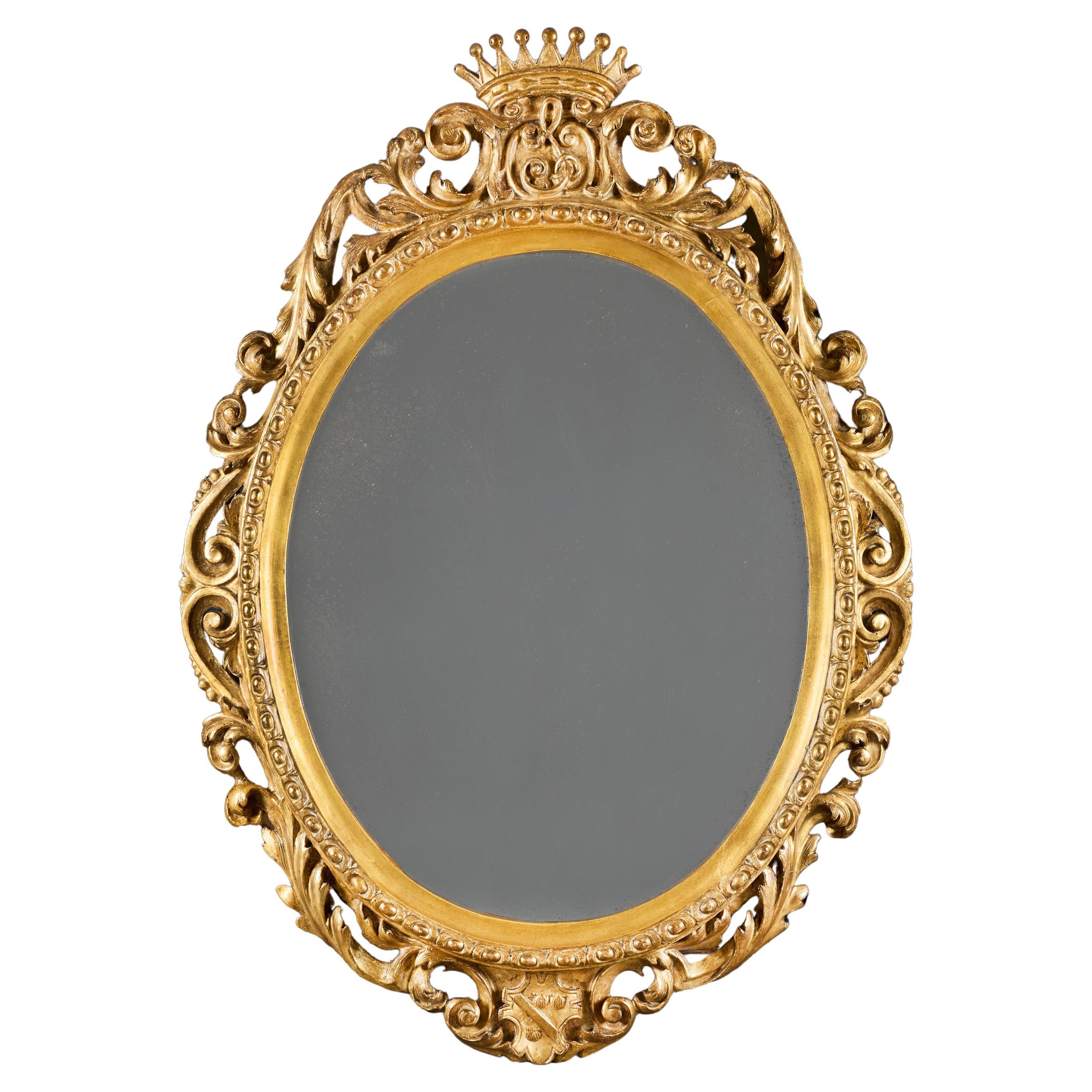 Miroir en bois doré à coronet du XVIIIe siècle, de style rococo anglais en vente