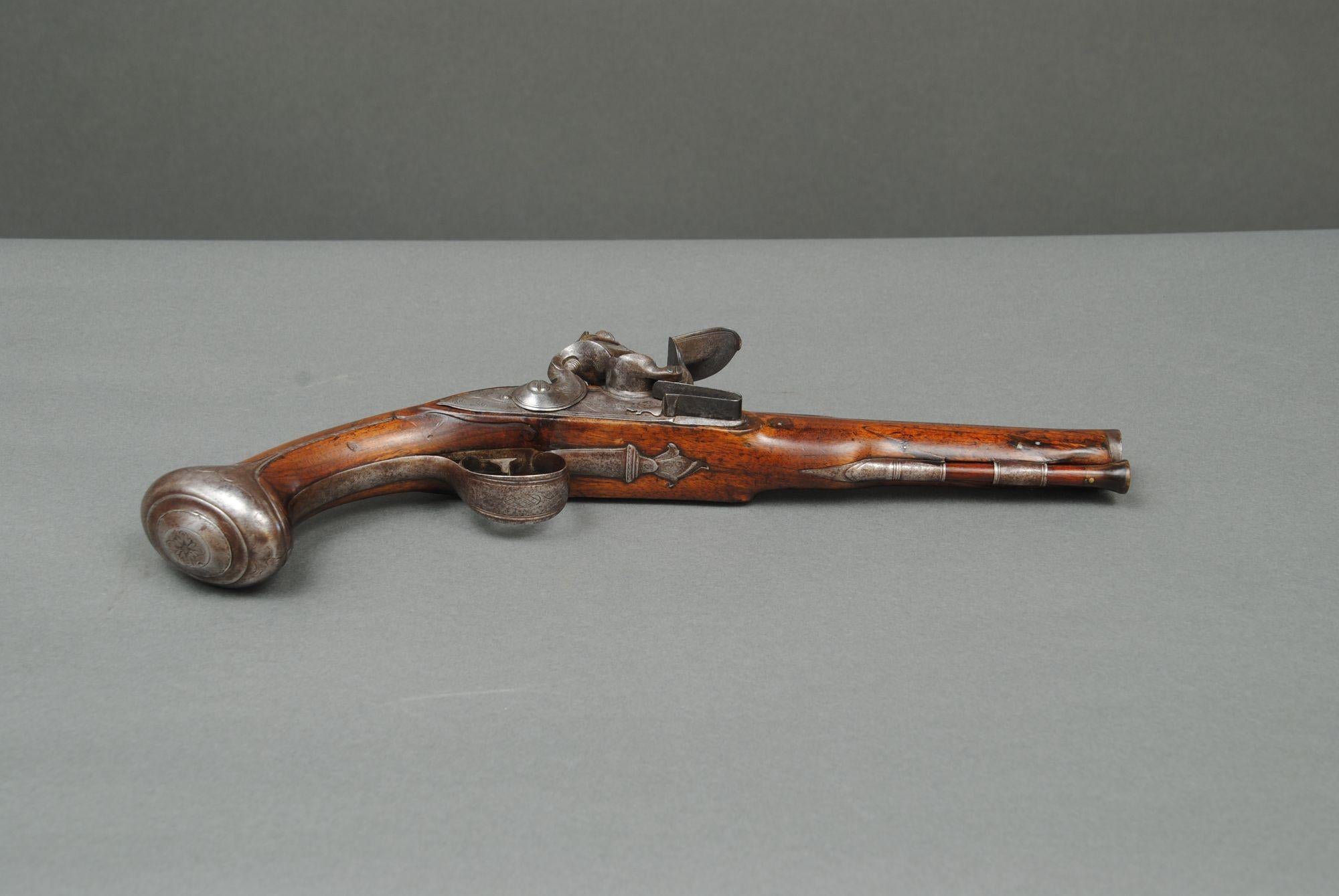 An 18th Century Flintlock Holster Pistol By Richards In Good Condition In Lincolnshire, GB