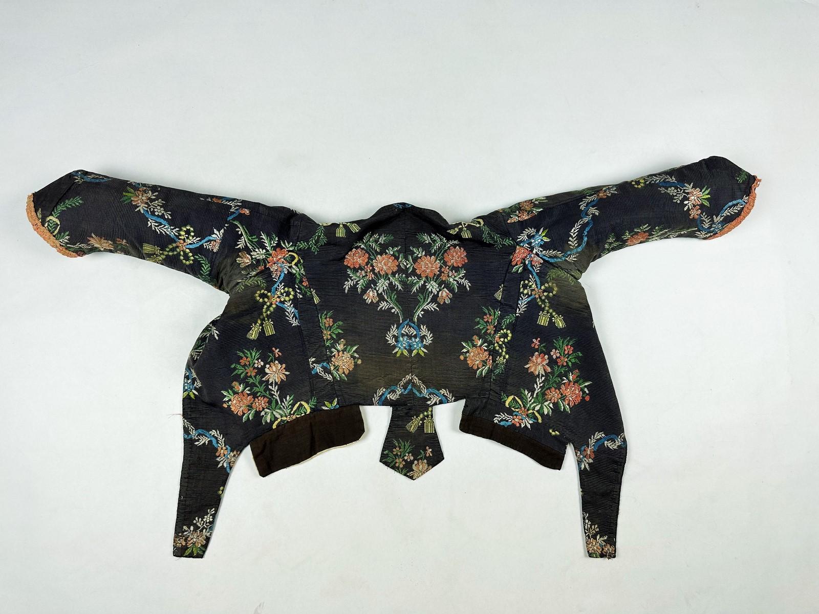 An 18th century French brocaded silk bodice Caraco - France Circa 1750 7