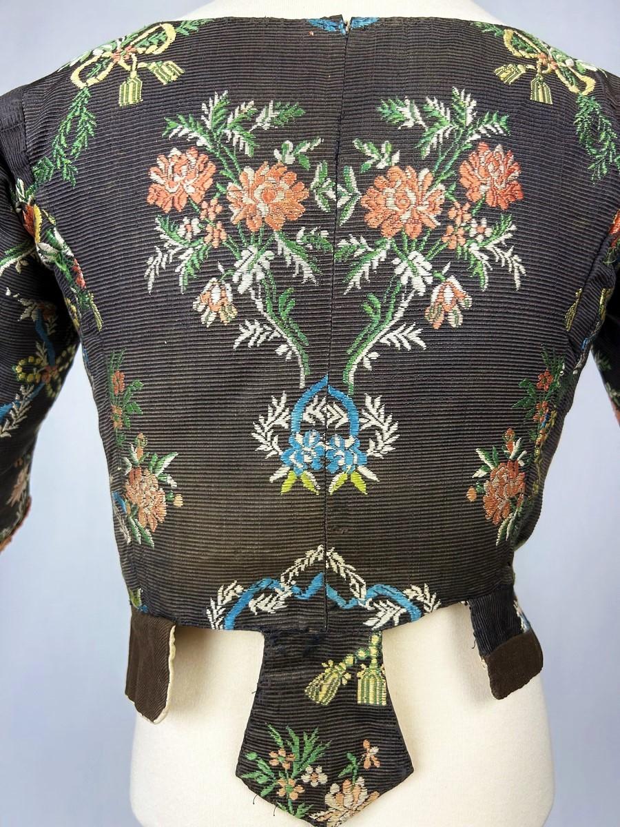 An 18th century French brocaded silk bodice Caraco - France Circa 1750 3