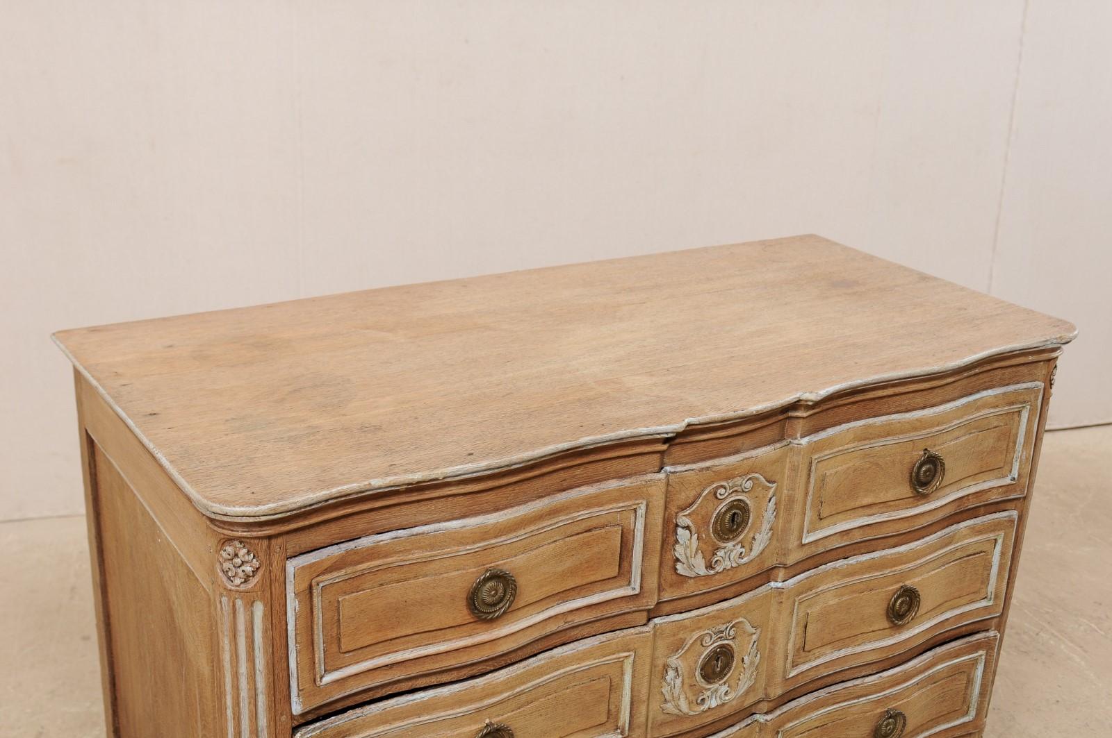 18th Century French Neoclassical Chest with Floral Carved Serpentine Front In Good Condition In Atlanta, GA