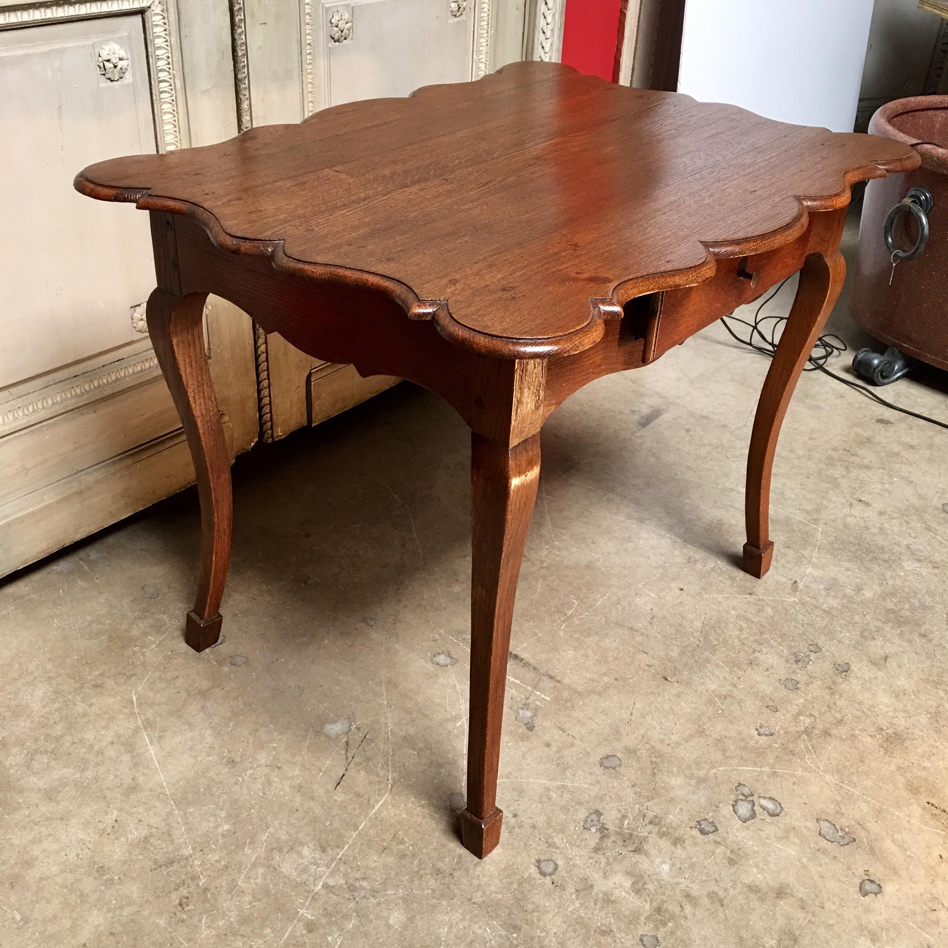 18th Century  Louis XV French Oak Writing Table with Scalloped Shaped Top For Sale 1