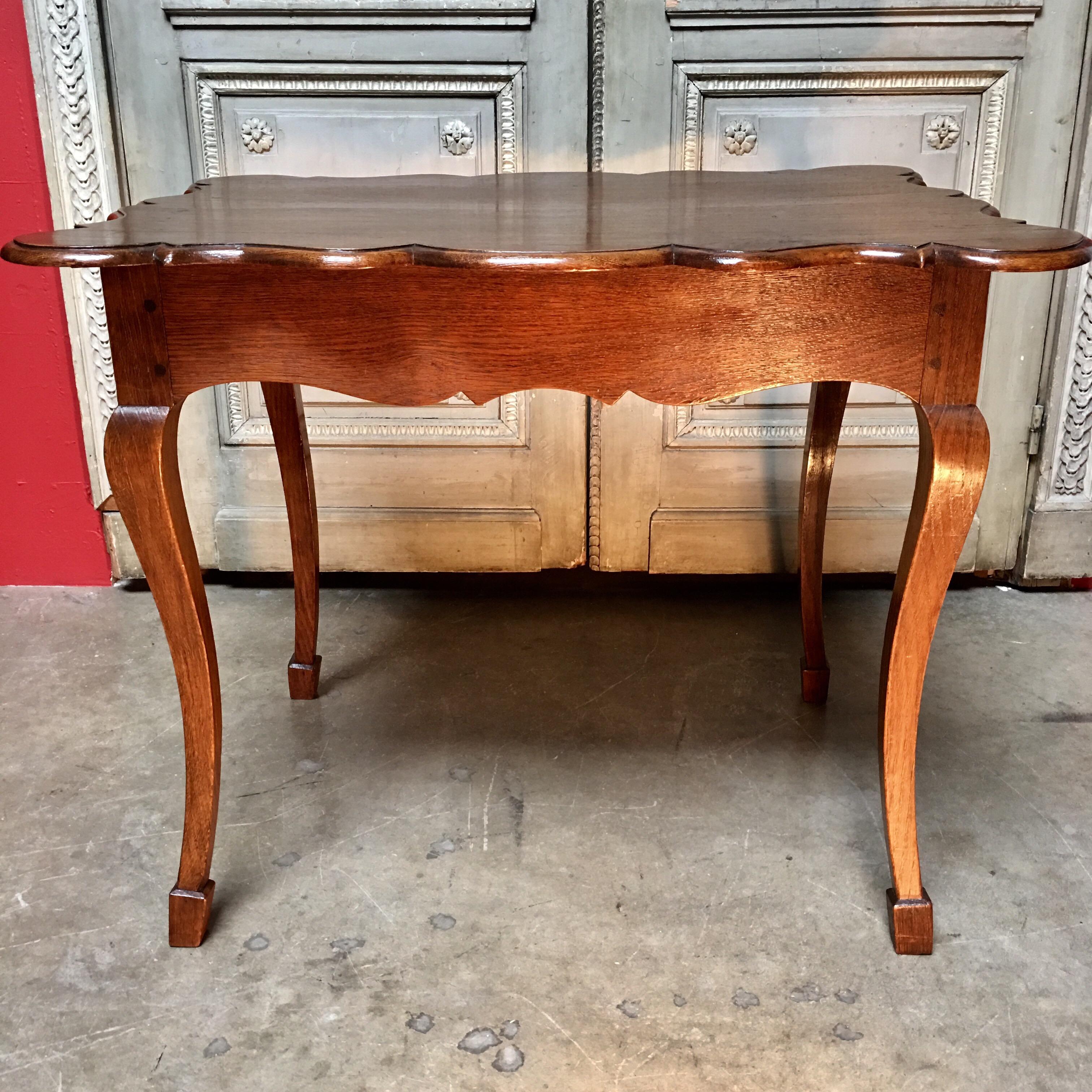 18th Century  Louis XV French Oak Writing Table with Scalloped Shaped Top For Sale 3