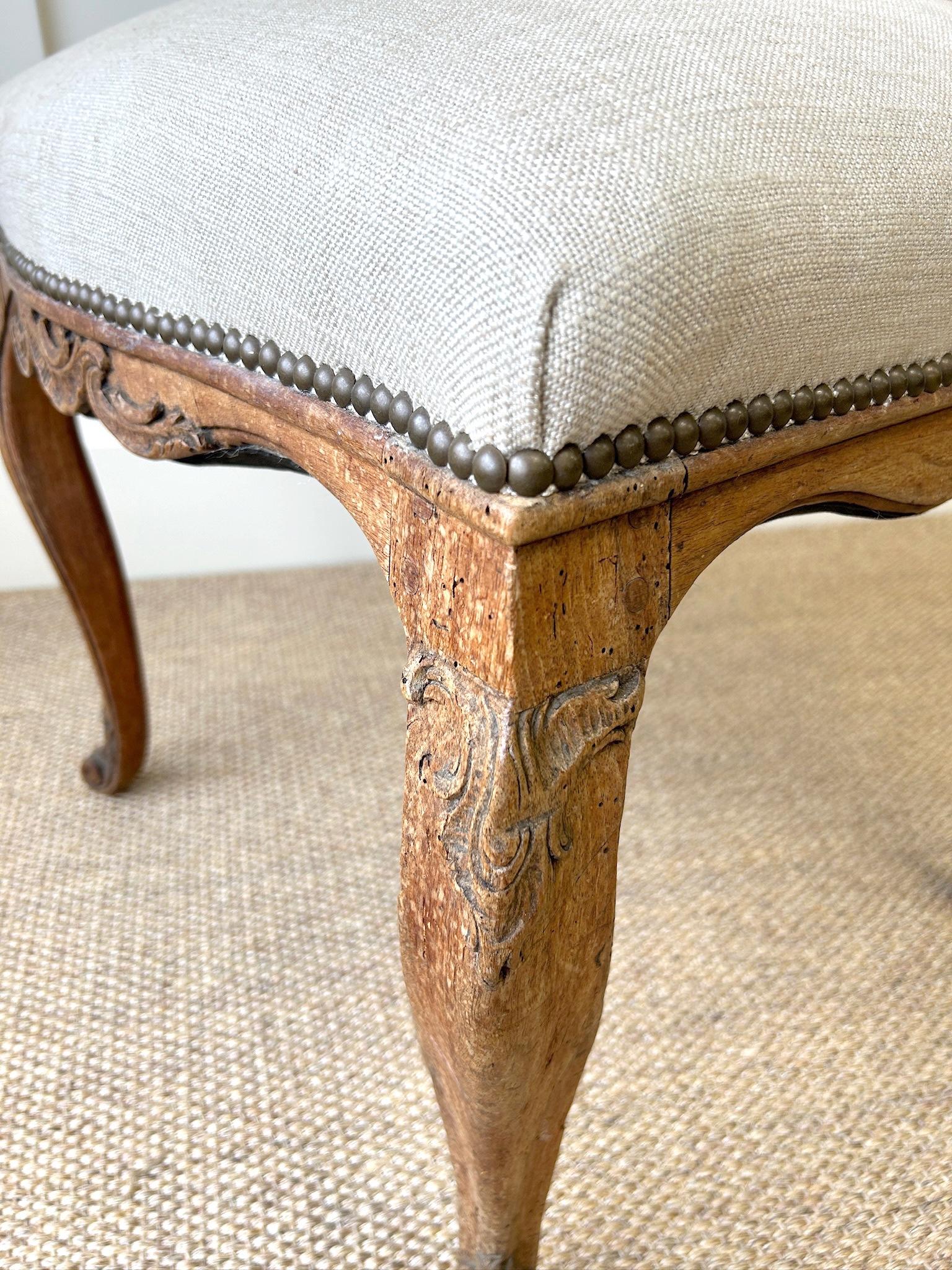 An 18th Century French Side Chair Newly Upholstered in Linen For Sale 2