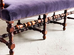 Canapé en noyer français du XVIIIe siècle de belle couleur