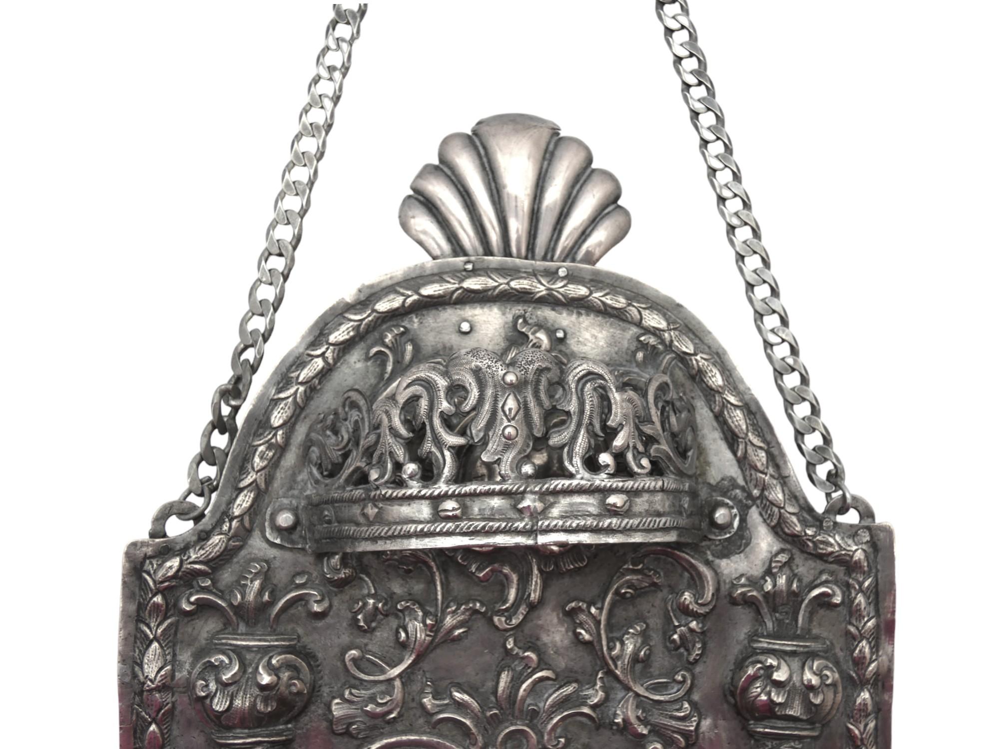 Argento Scudo della Torah in argento della Galizia del XVIII secolo in vendita