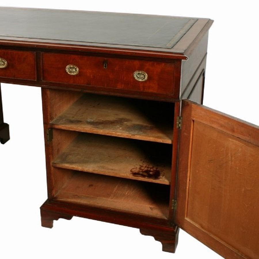 European 18th Century Georgian Mahogany Pedestal Desk For Sale