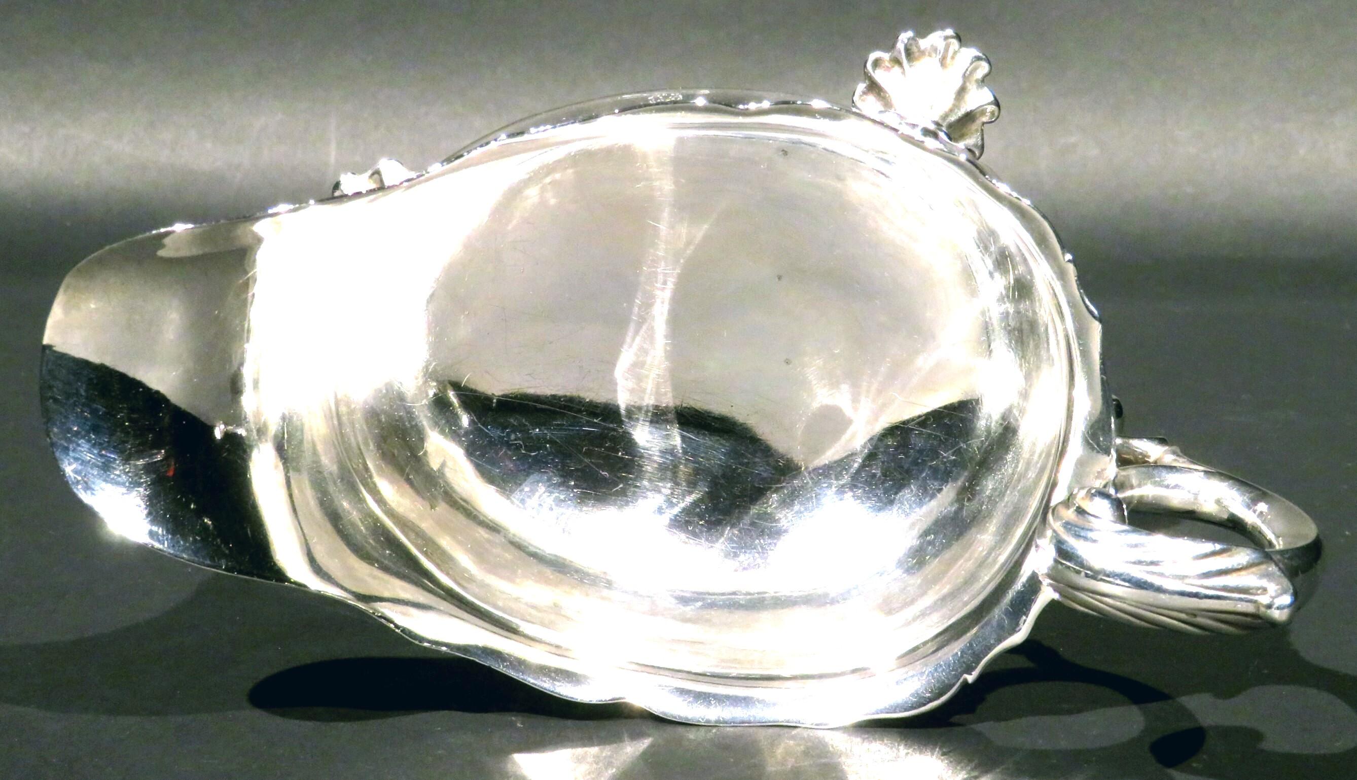 George III A Fine 18th Century Georgian Sterling Silver Gravy Boat, London 1774 For Sale