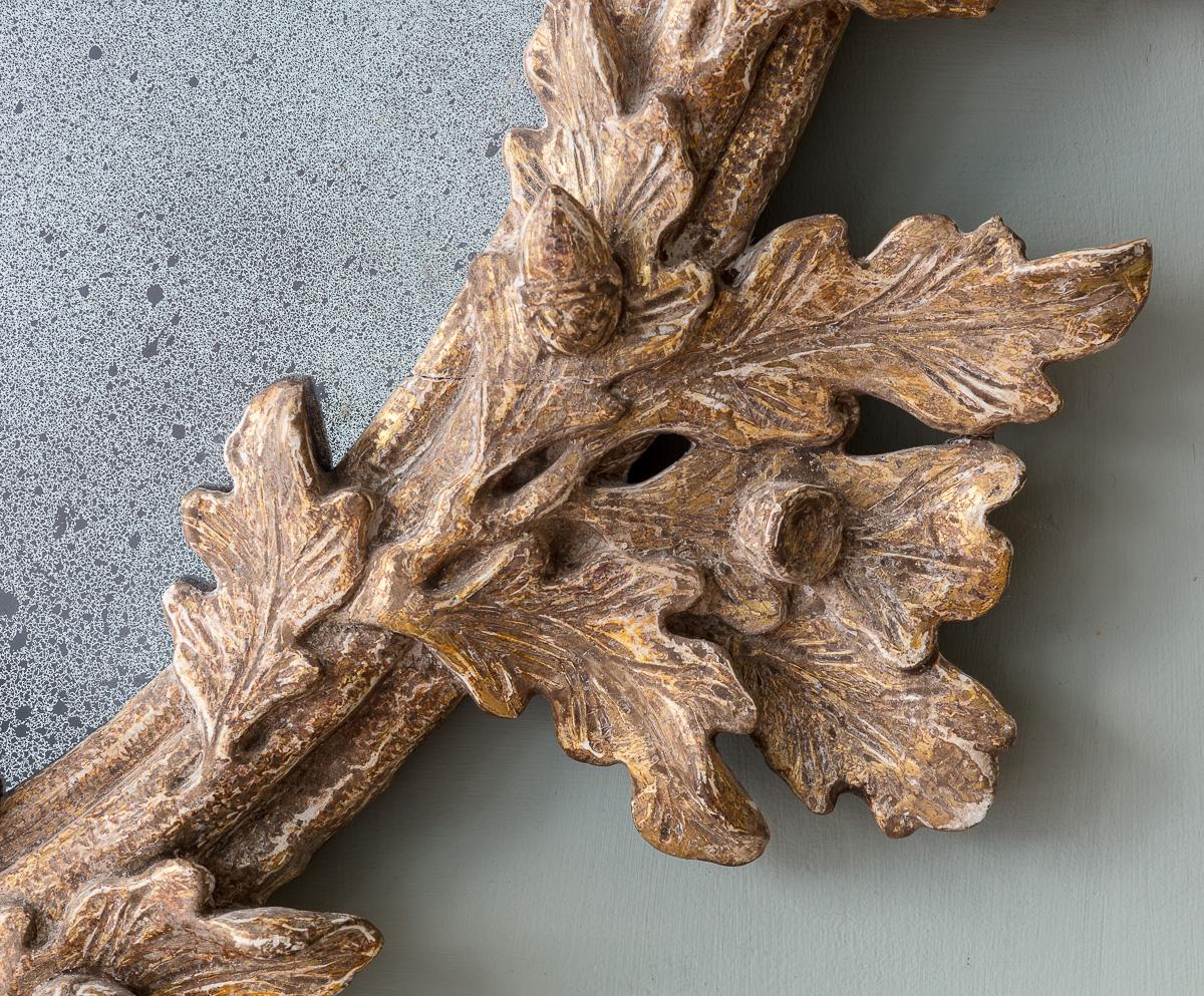Anglais Miroir à feuilles d'Oak en bois doré du 18e siècle, c.1765 en vente