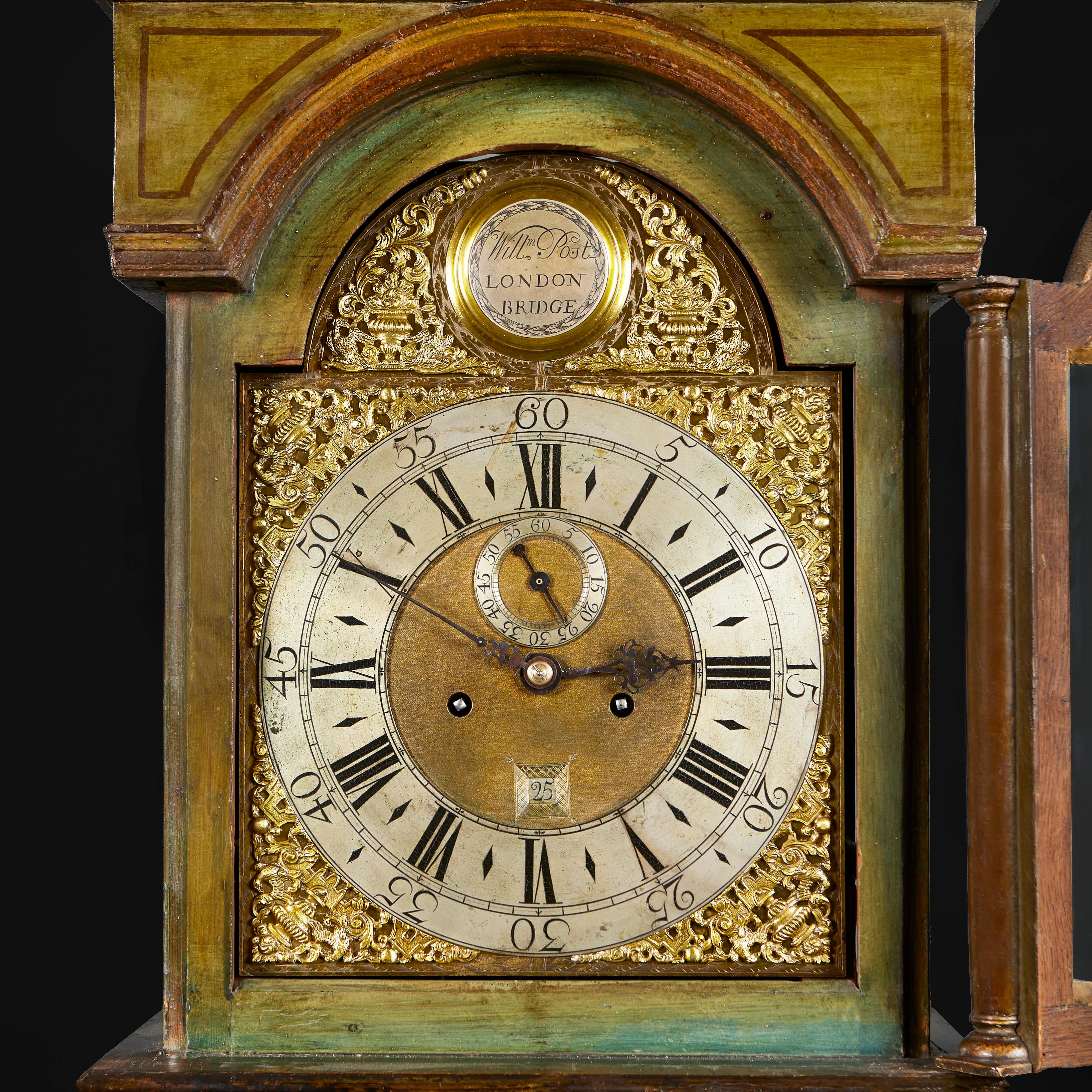 An 18th Century Green Japanned Lacquer Longcase Clock In Good Condition For Sale In London, GB