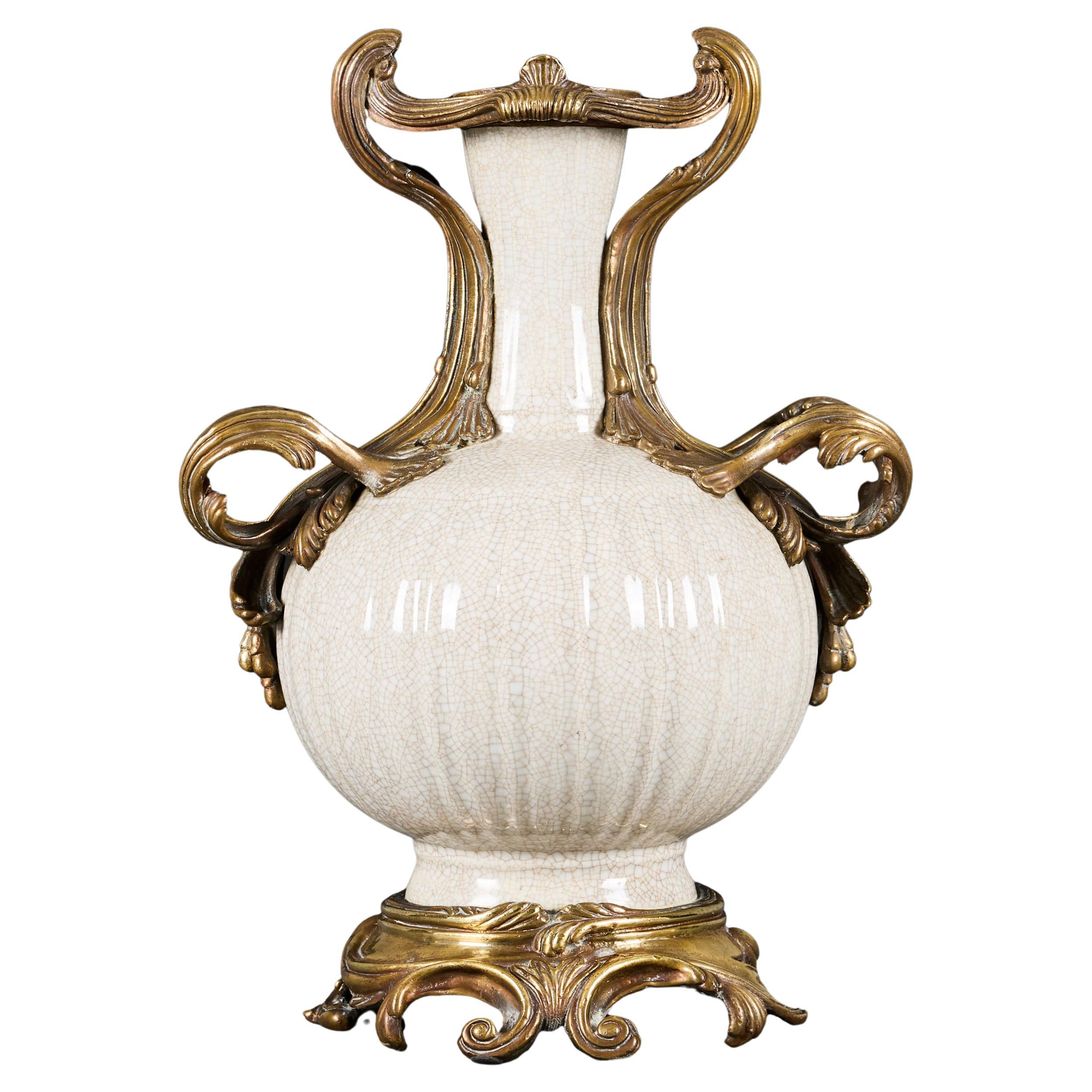 Graue Celadon-Craquelé-Glasur-Vase des 18. Jahrhunderts mit Rokoko-Beschlägen