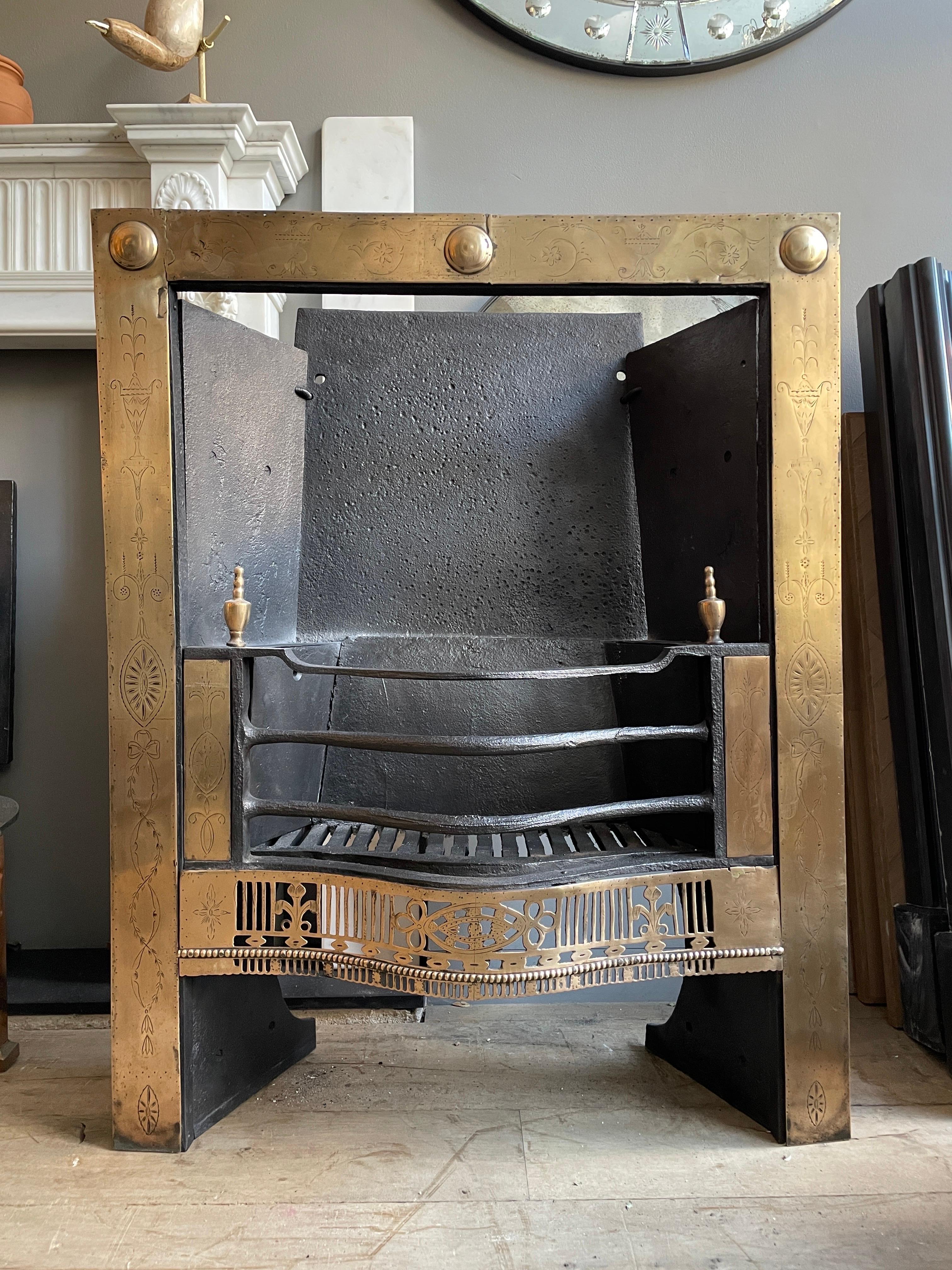 18th Century Irish Brass Register Grate Fireplace In Good Condition For Sale In London, GB