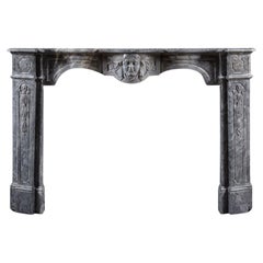 Cheminée italienne du 18e siècle en marbre Bardiglio avec mascaron rococo