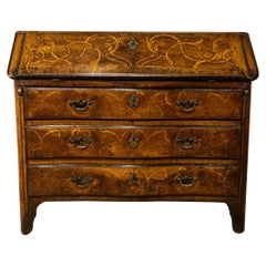 18th Century Italian Piemonte Walnut Serpentine Bureau