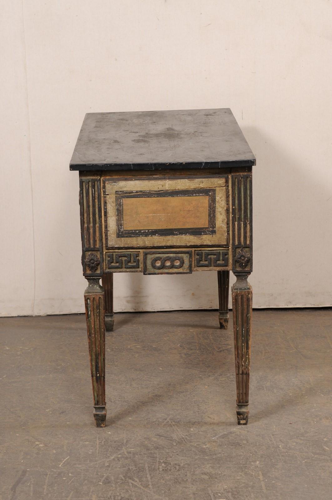 Consola de madera italiana del siglo XVIII con su acabado original pintado en venta 4