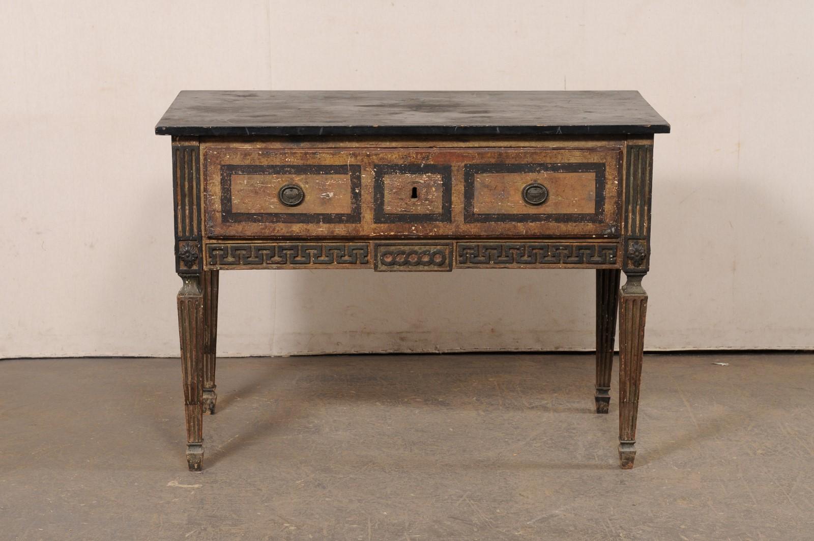 Consola de madera italiana del siglo XVIII con su acabado original pintado en venta 6