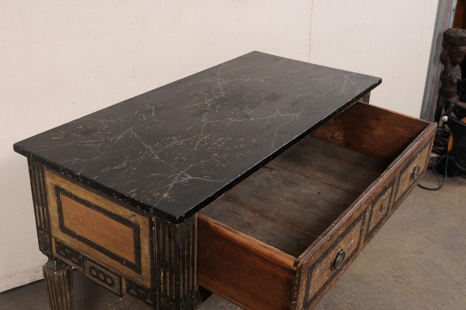 Consola de madera italiana del siglo XVIII con su acabado original pintado en Bueno estado para la venta en Atlanta, GA