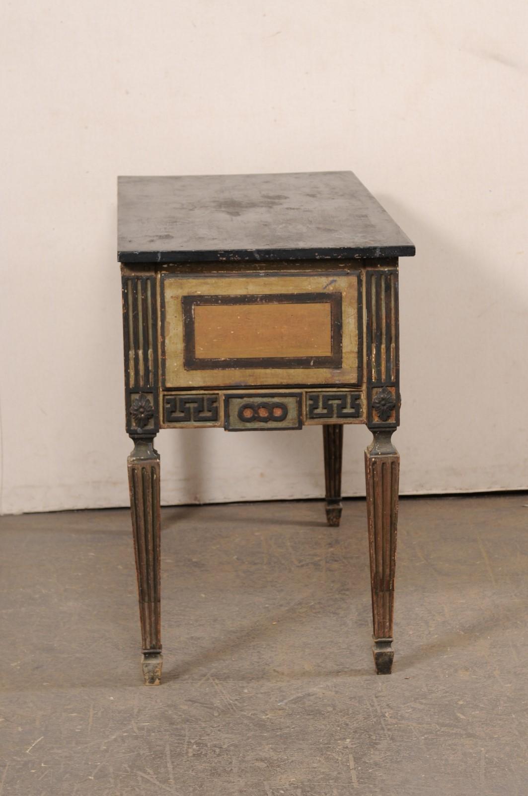 Consola de madera italiana del siglo XVIII con su acabado original pintado Madera en venta