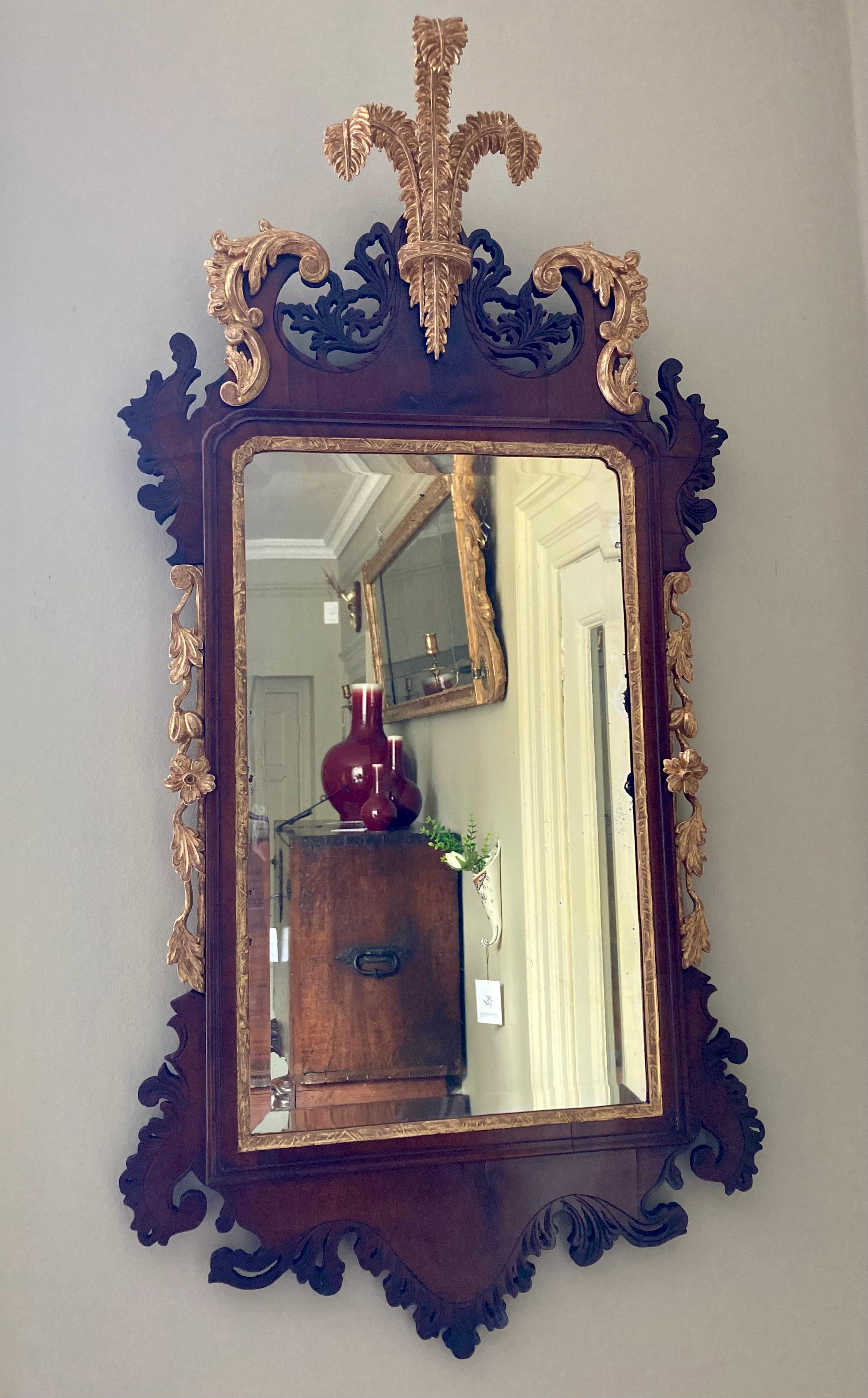 An 18th Century Mahogany and parcel gilt wall mirror. In Excellent Condition For Sale In Reepham, GB