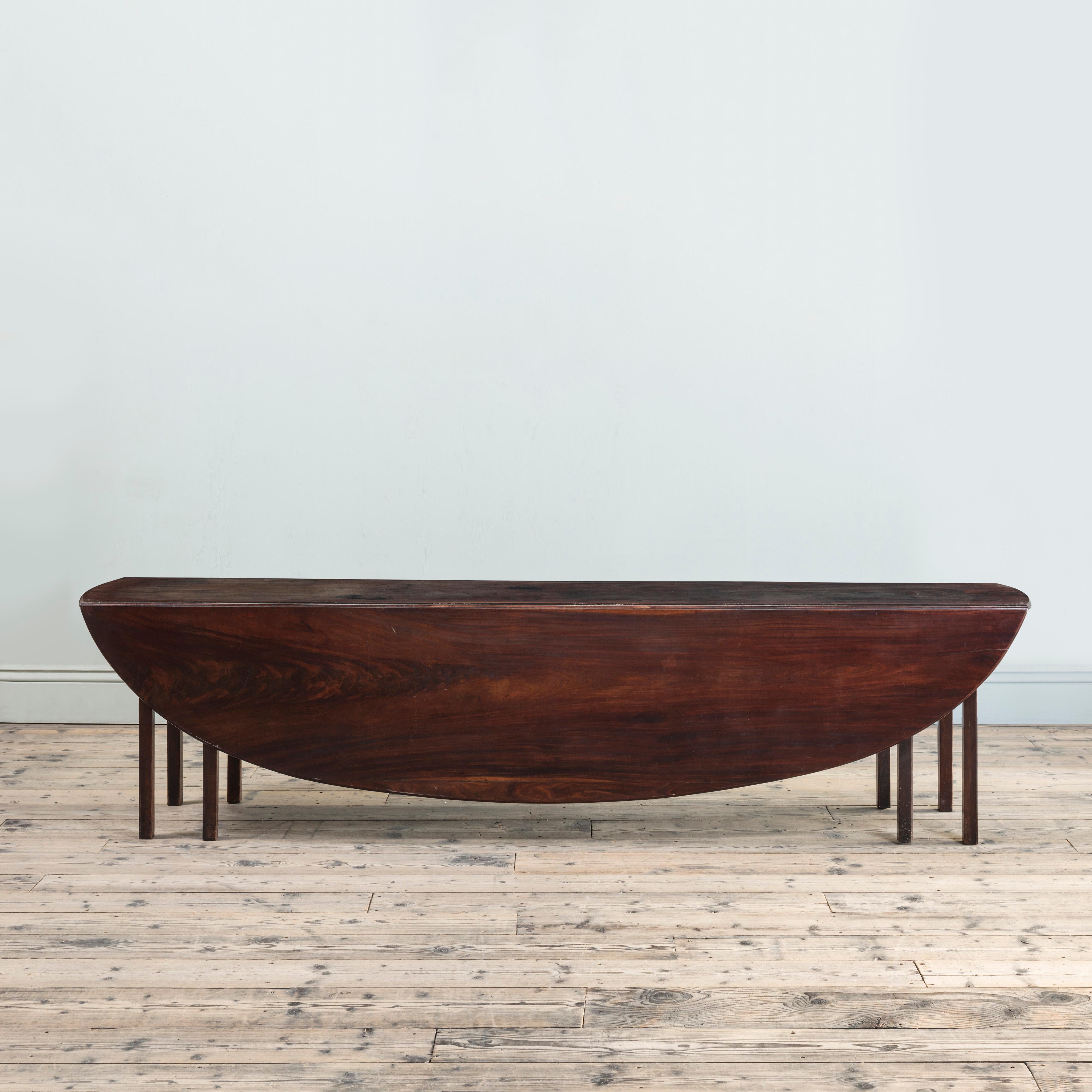 Carved An 18th Century Mahogany Hunt Table For Sale
