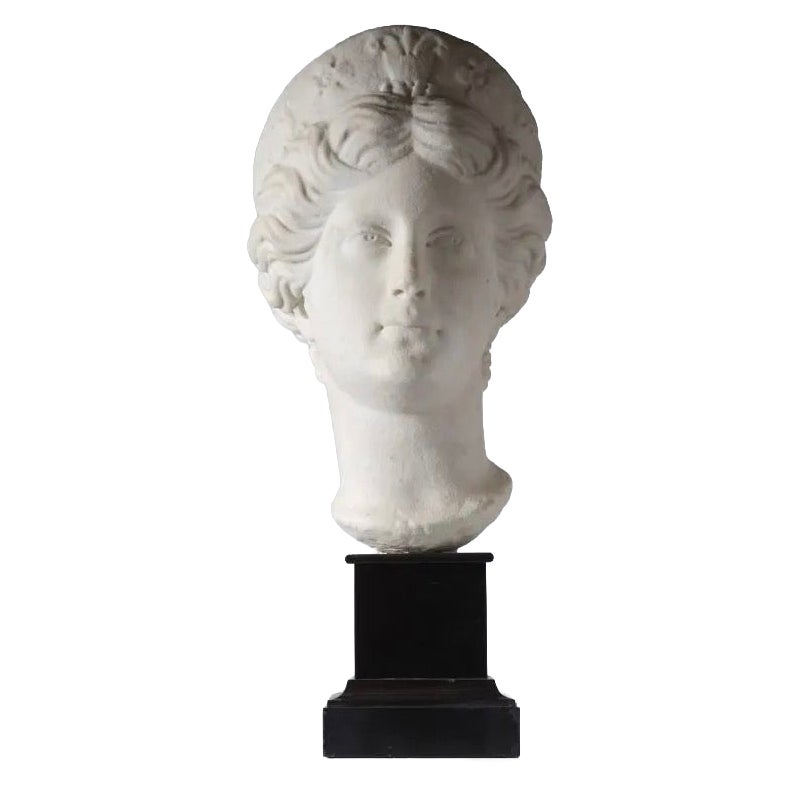 Un busto in marmo del XVIII secolo raffigurante la dea Giunone in vendita