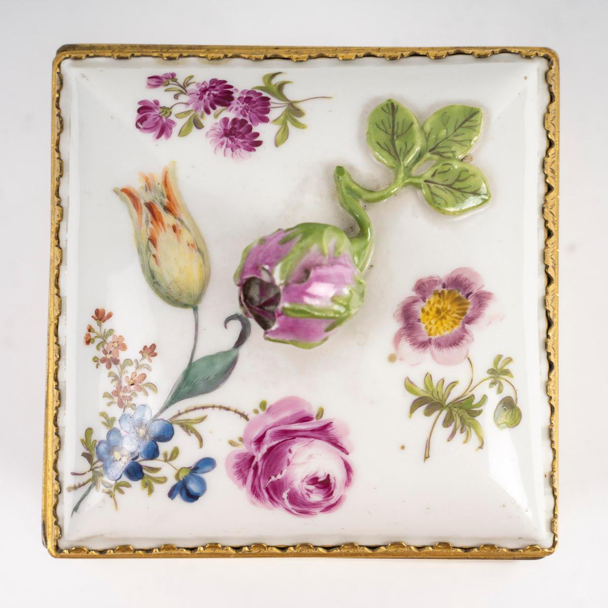Scatola di Meissen Porcelain del XVIII secolo, periodo Luigi XV. in vendita 1